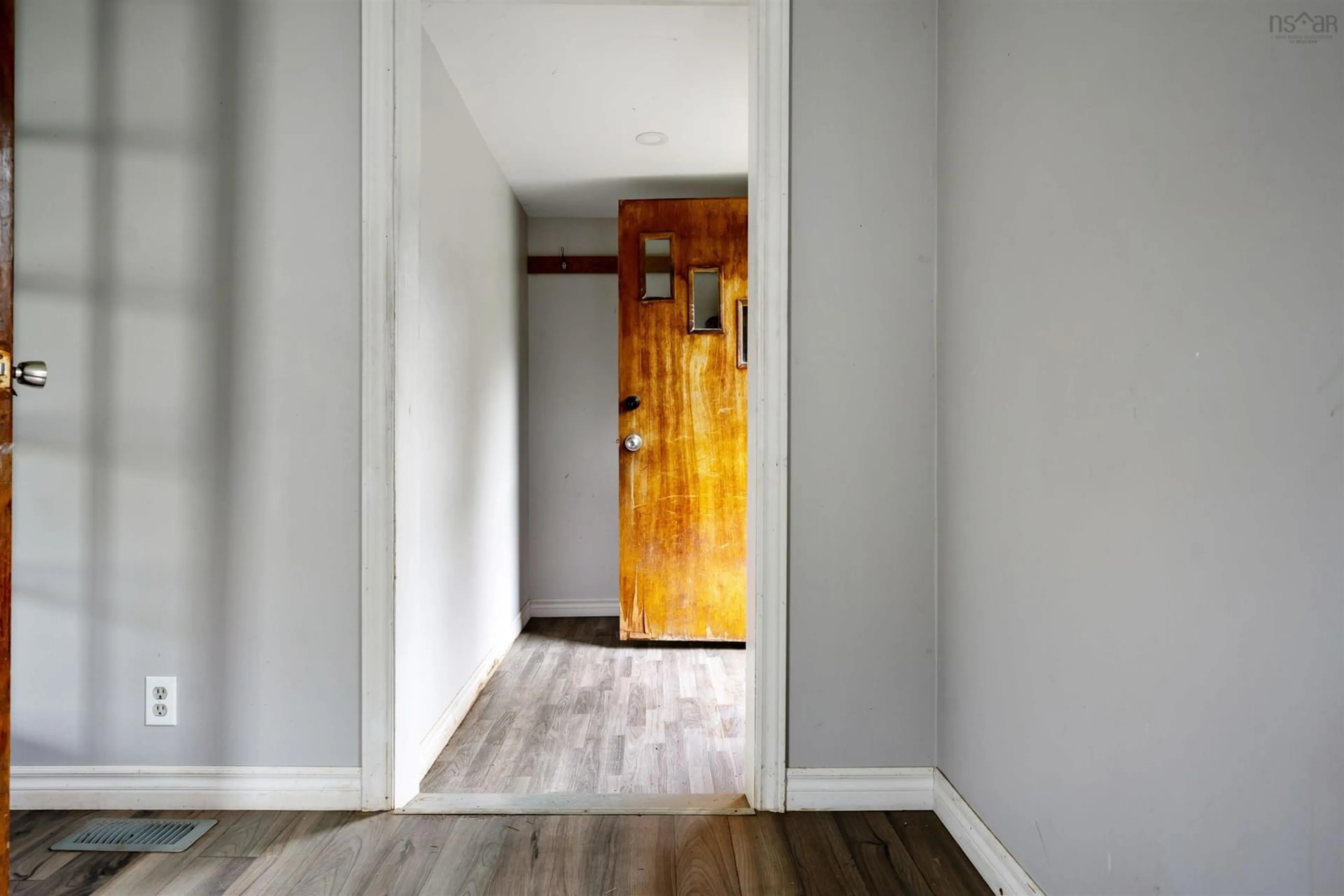 Indoor entryway for 29 Edward St, Plymouth Nova Scotia B0K 1S0