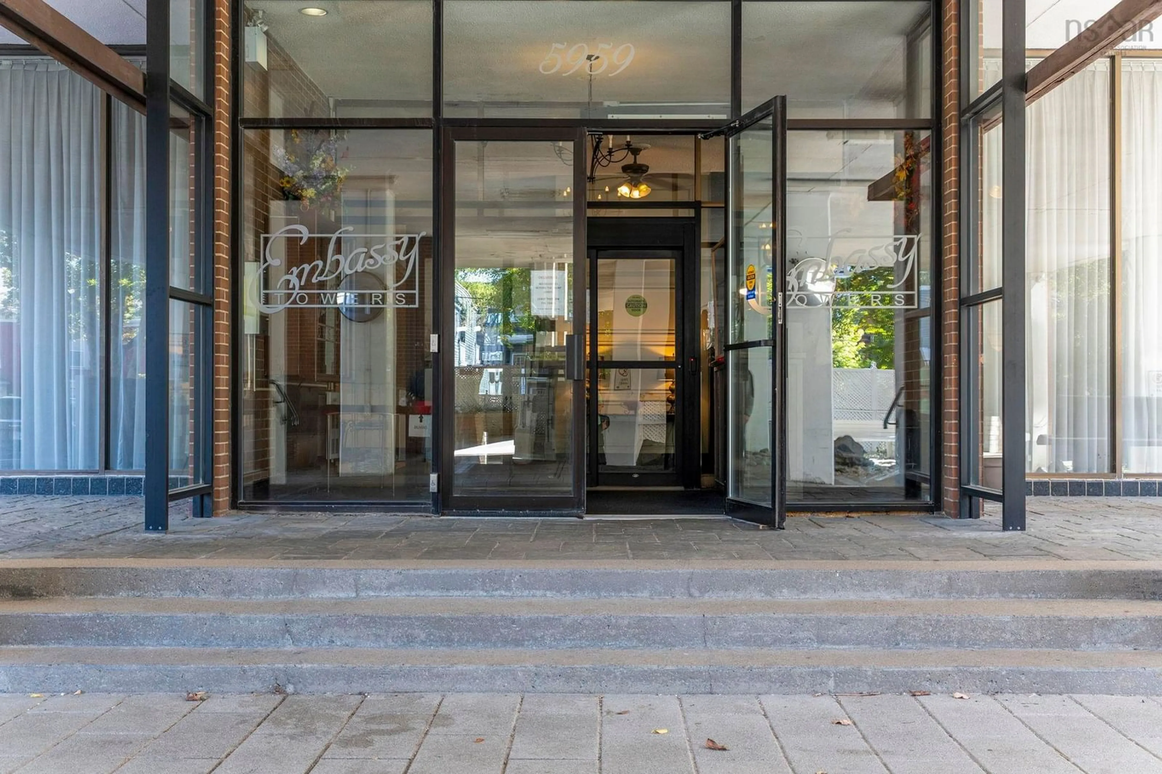 Indoor foyer for 5959 Spring Garden Rd #1005, Halifax Nova Scotia B3H 1Y5