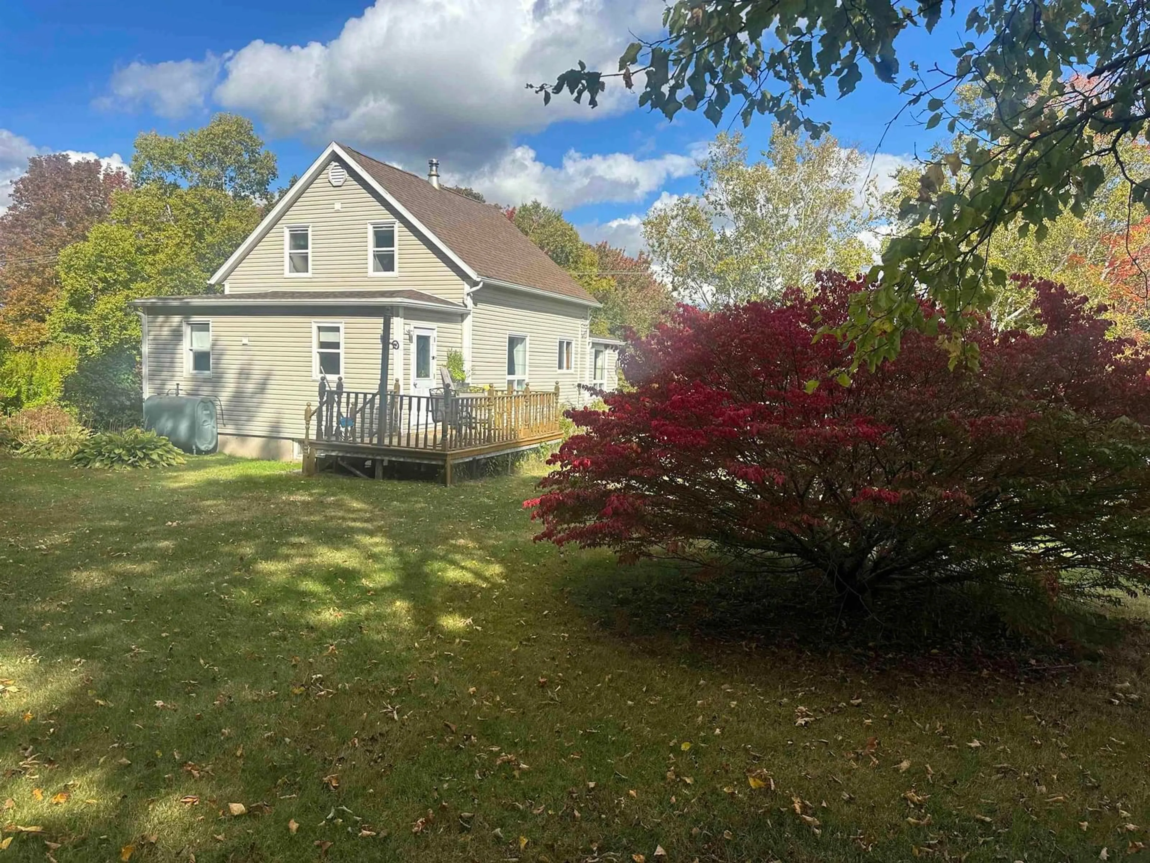 A pic from outside/outdoor area/front of a property/back of a property/a pic from drone, unknown for 339 Murray St, Mulgrave Nova Scotia B0E 2G0