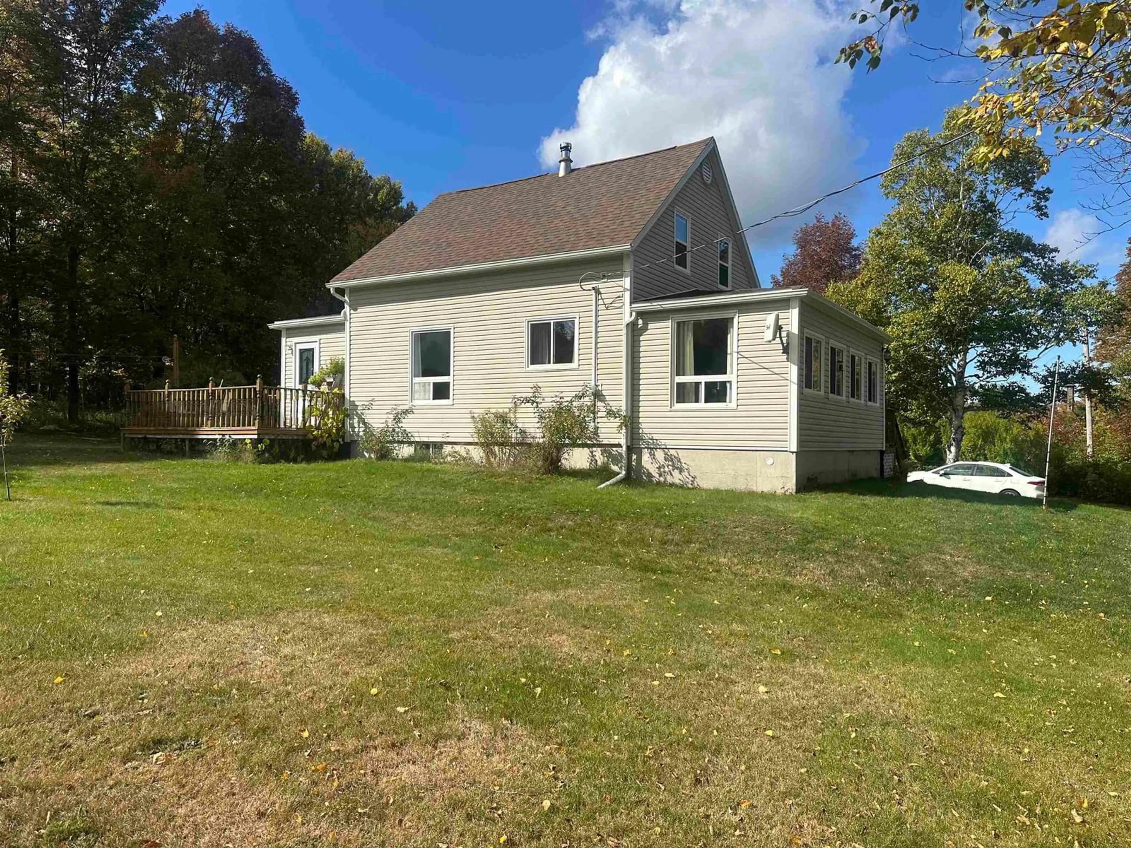 A pic from outside/outdoor area/front of a property/back of a property/a pic from drone, unknown for 339 Murray St, Mulgrave Nova Scotia B0E 2G0