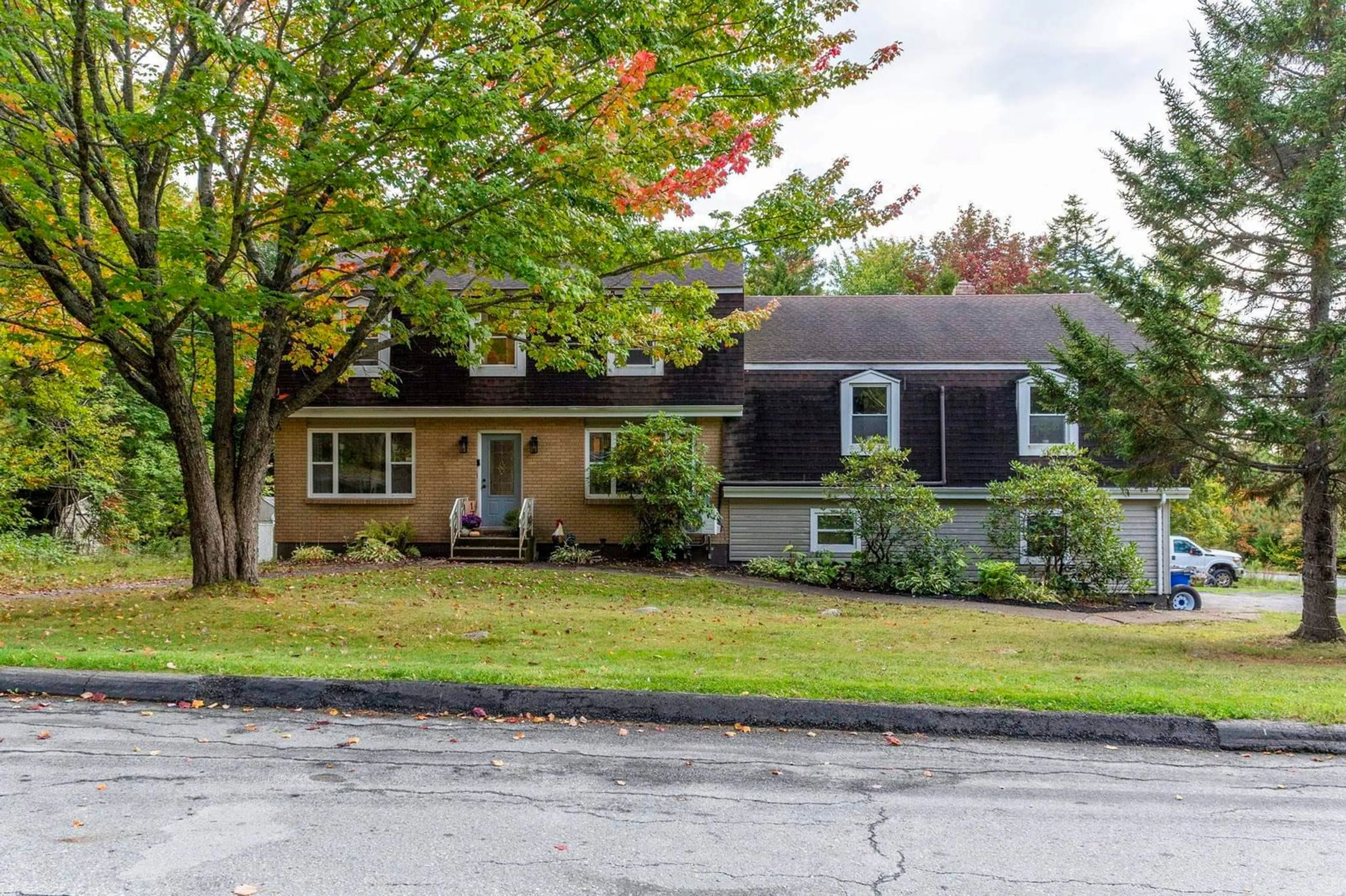 Home with vinyl exterior material, street for 173 Richardson Dr, Fall River Nova Scotia B2T 1E7