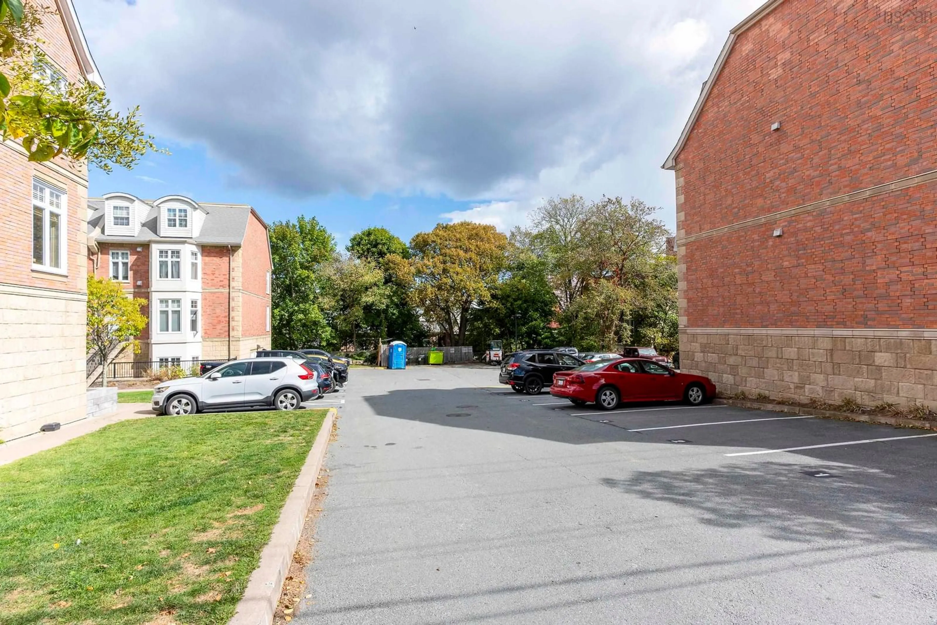 A pic from outside/outdoor area/front of a property/back of a property/a pic from drone, street for 2173 Maitland St, Halifax Nova Scotia B3K 2Z8