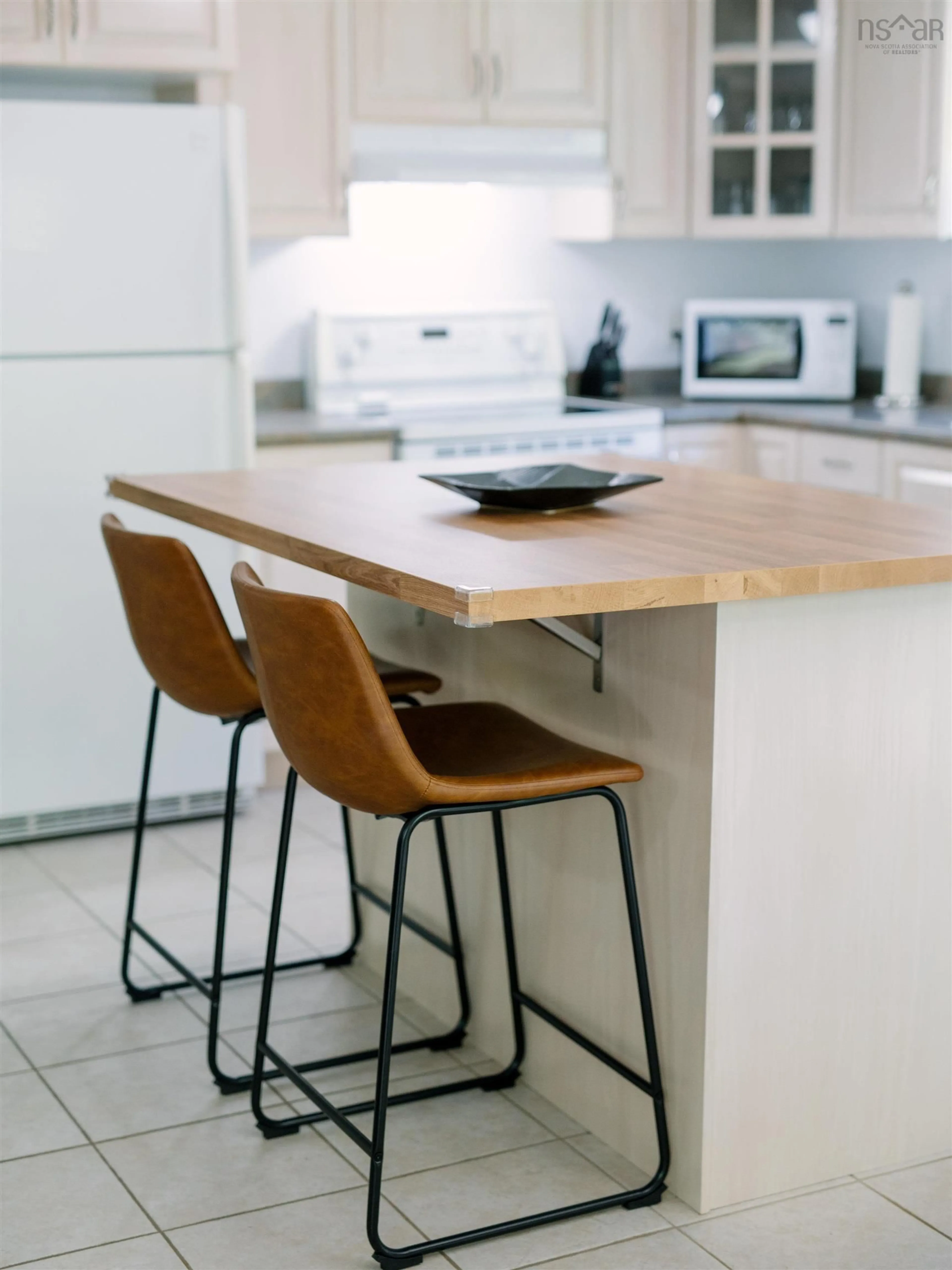 Contemporary kitchen, unknown for 44 Tattenham Cres, Hammonds Plains Nova Scotia B4B 1V2