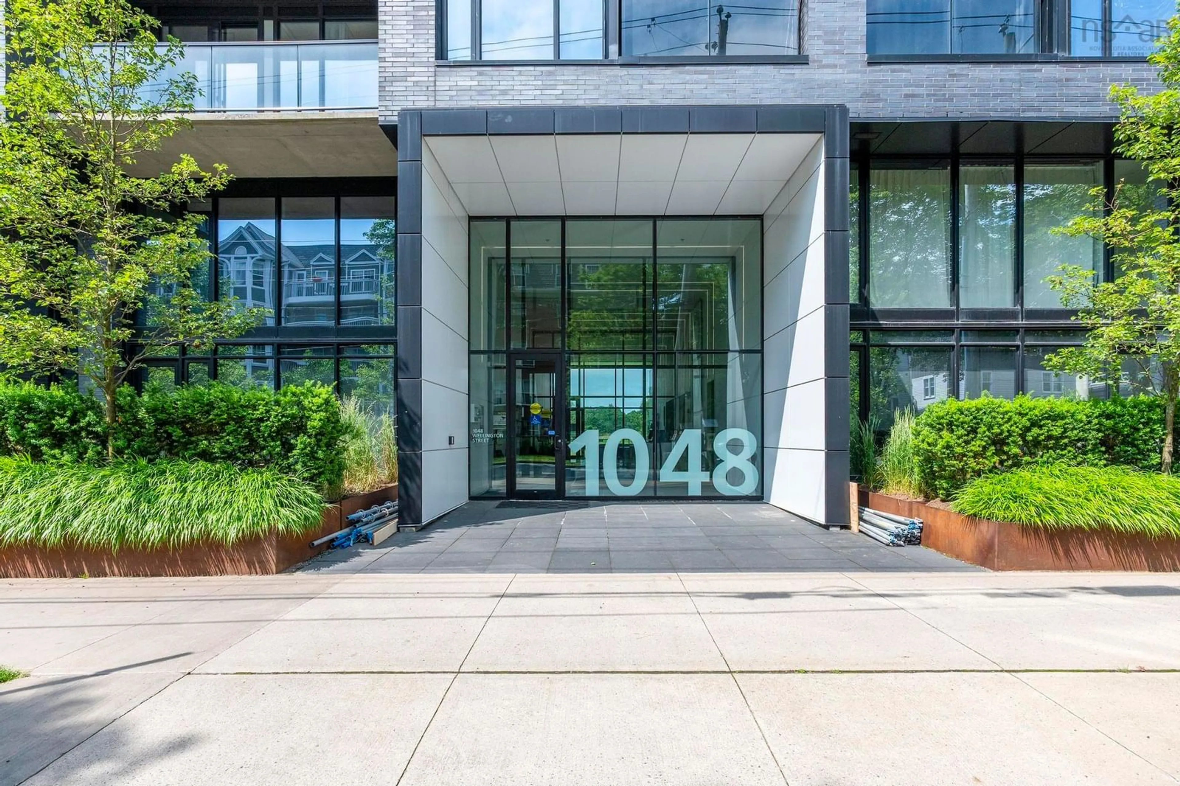 Indoor foyer for 1048 Wellington St #813, Halifax Nova Scotia B3H 0C2