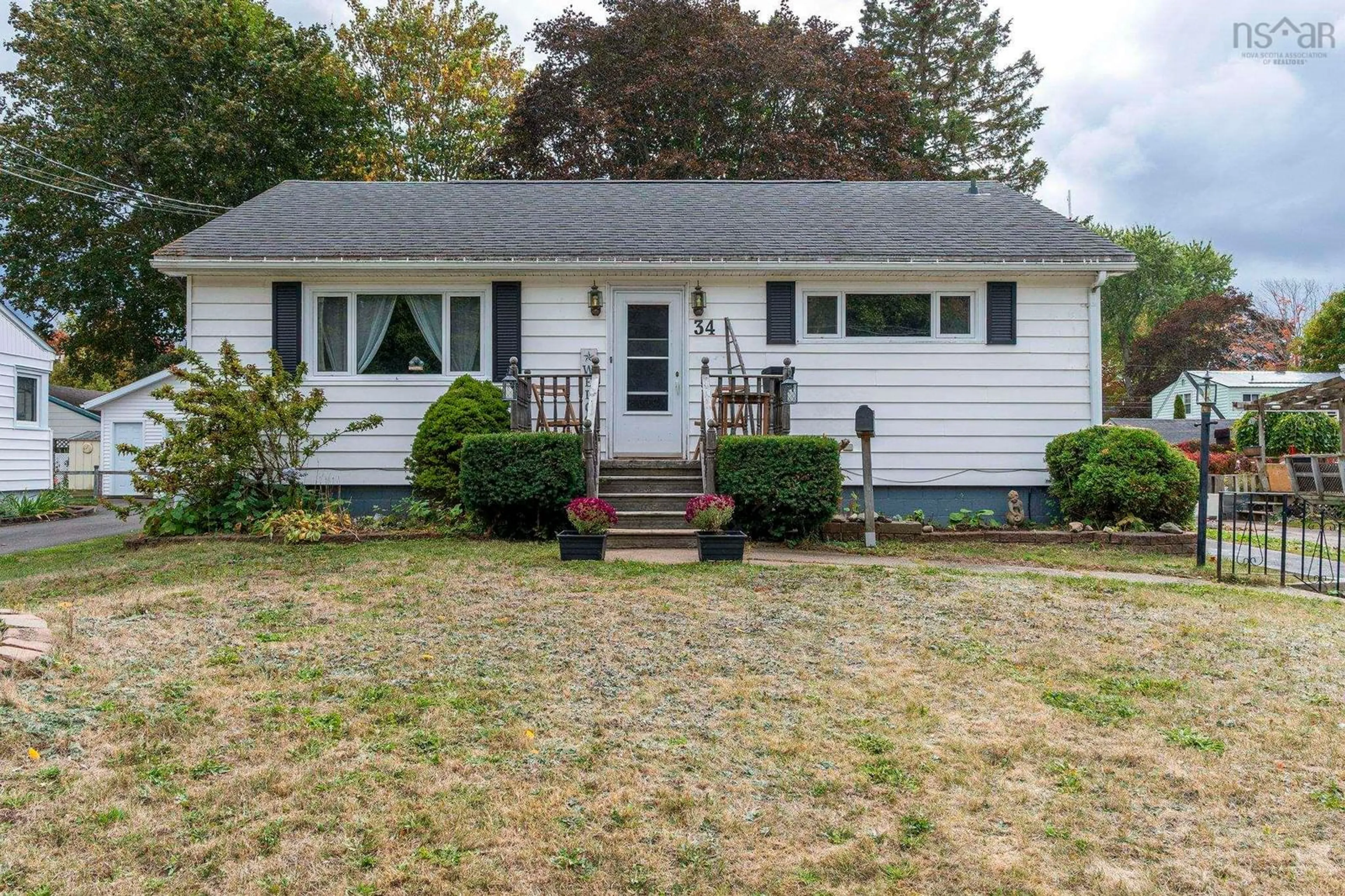 Home with vinyl exterior material, street for 34 Wade St, Kentville Nova Scotia B4N 1B6