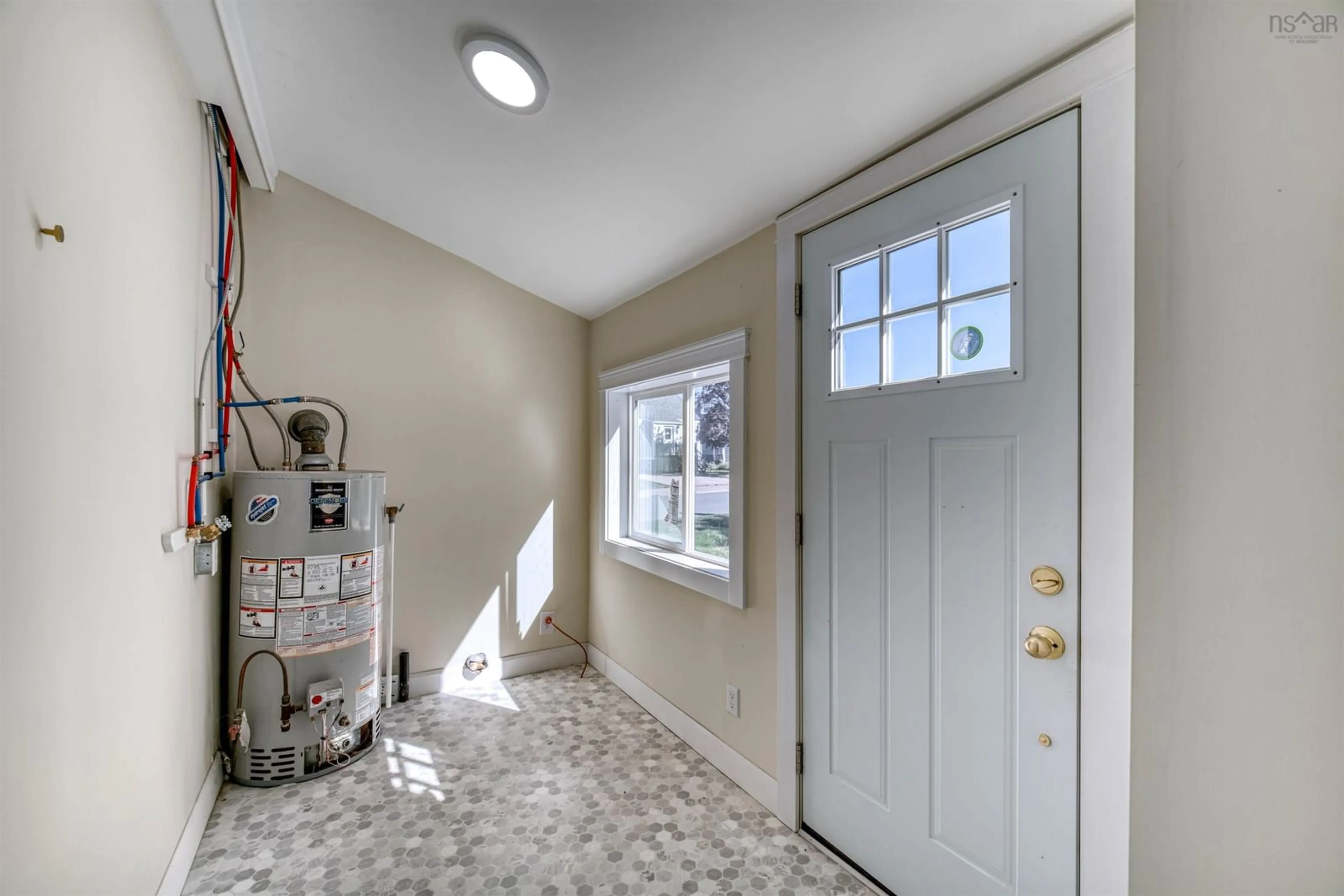 Indoor entryway for 531 High St, New Glasgow Nova Scotia B2H 2X9