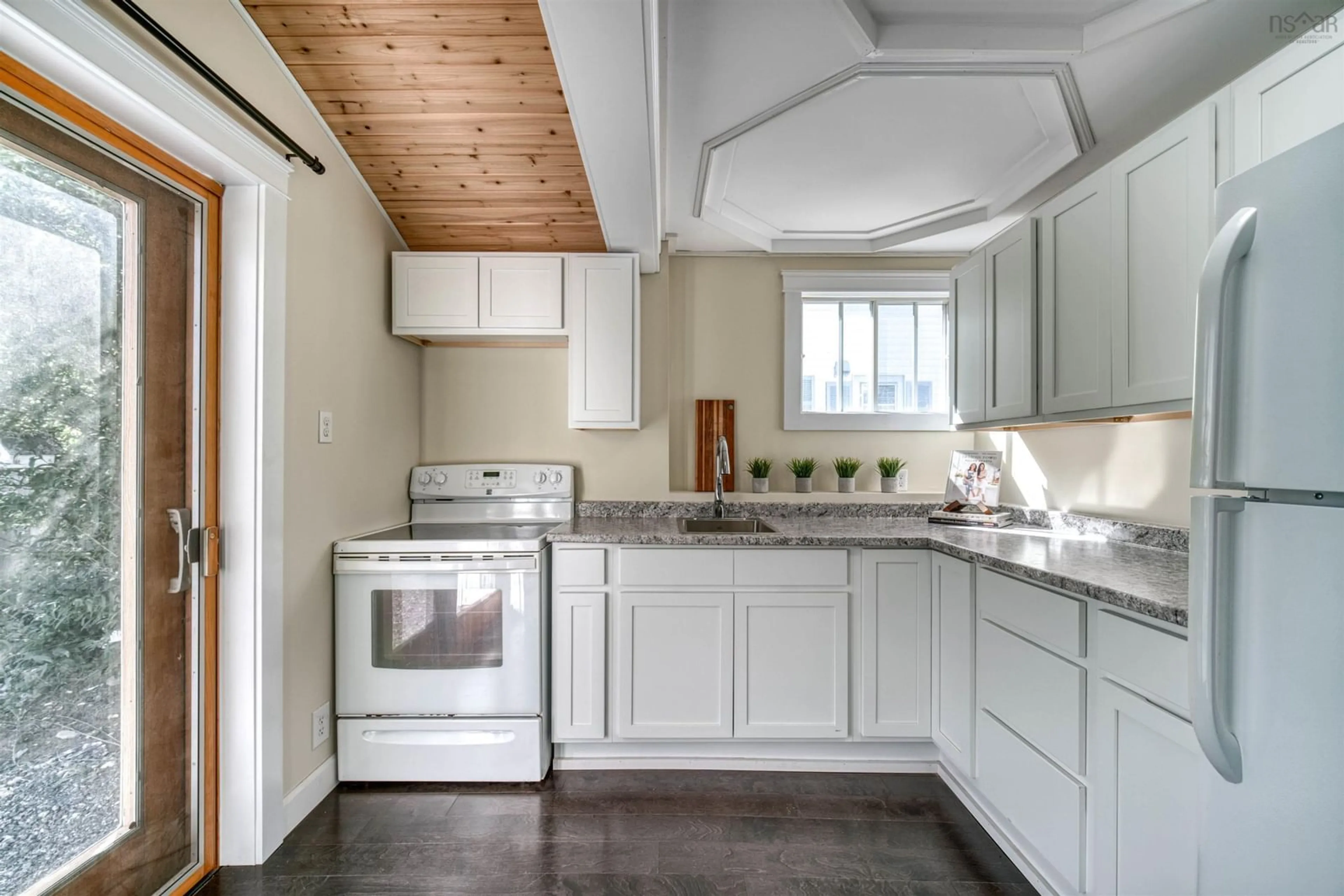 Standard kitchen, unknown for 531 High St, New Glasgow Nova Scotia B2H 2X9