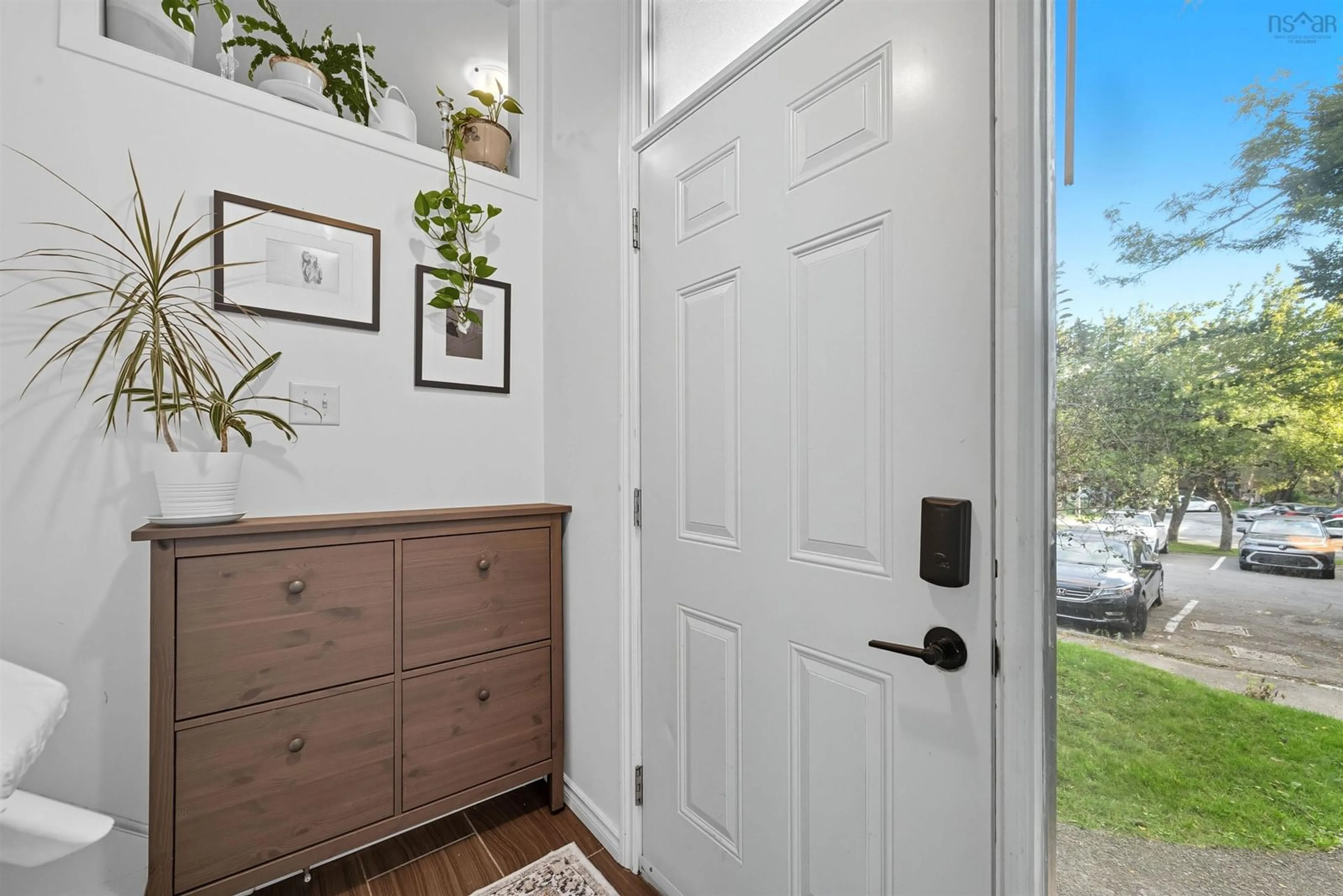 Indoor entryway for 28 Hanover Crt, Halifax Nova Scotia B3M 3K6