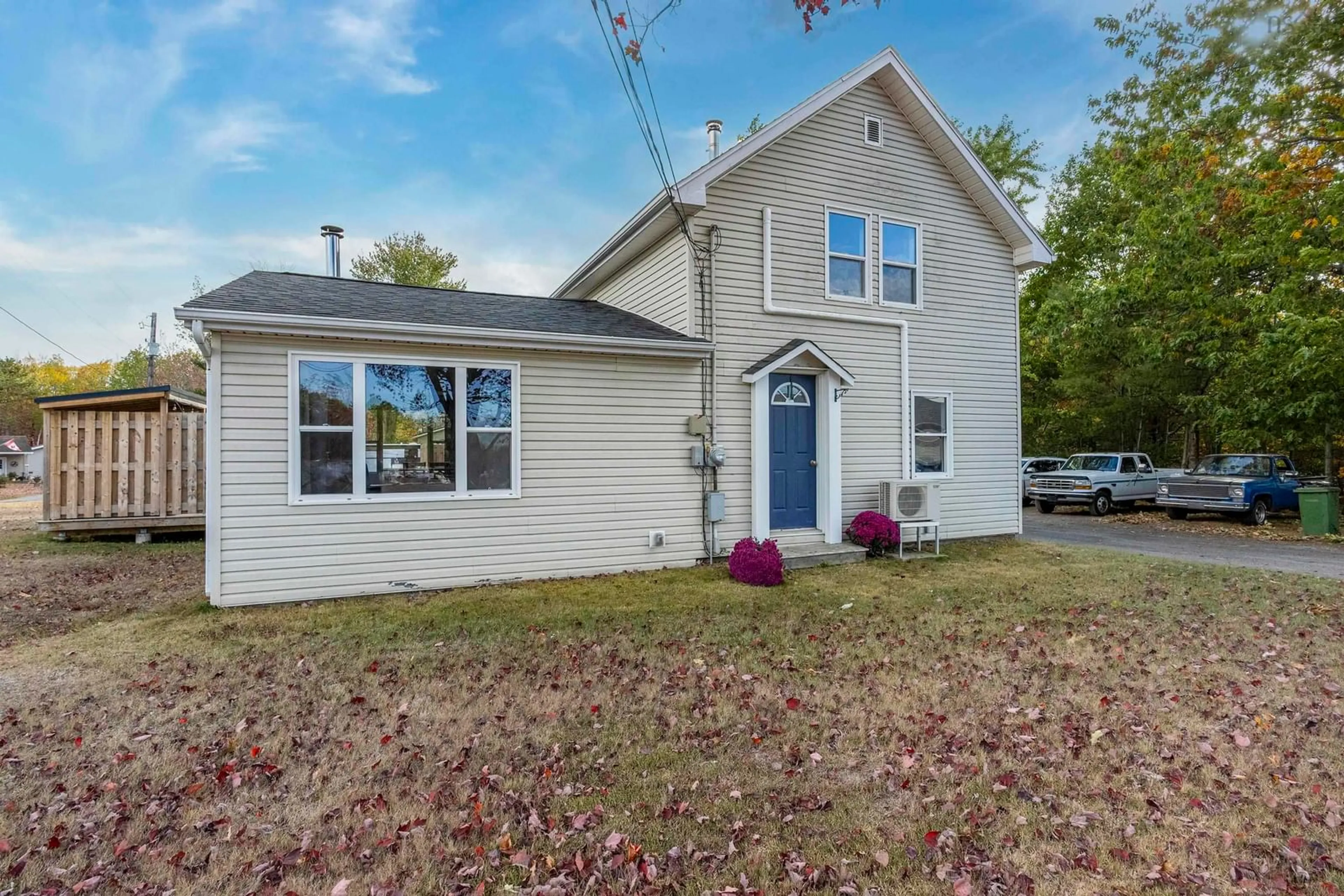 Home with vinyl exterior material, street for 4168 Highway 1 Hwy, South Berwick Nova Scotia B0S 1E0