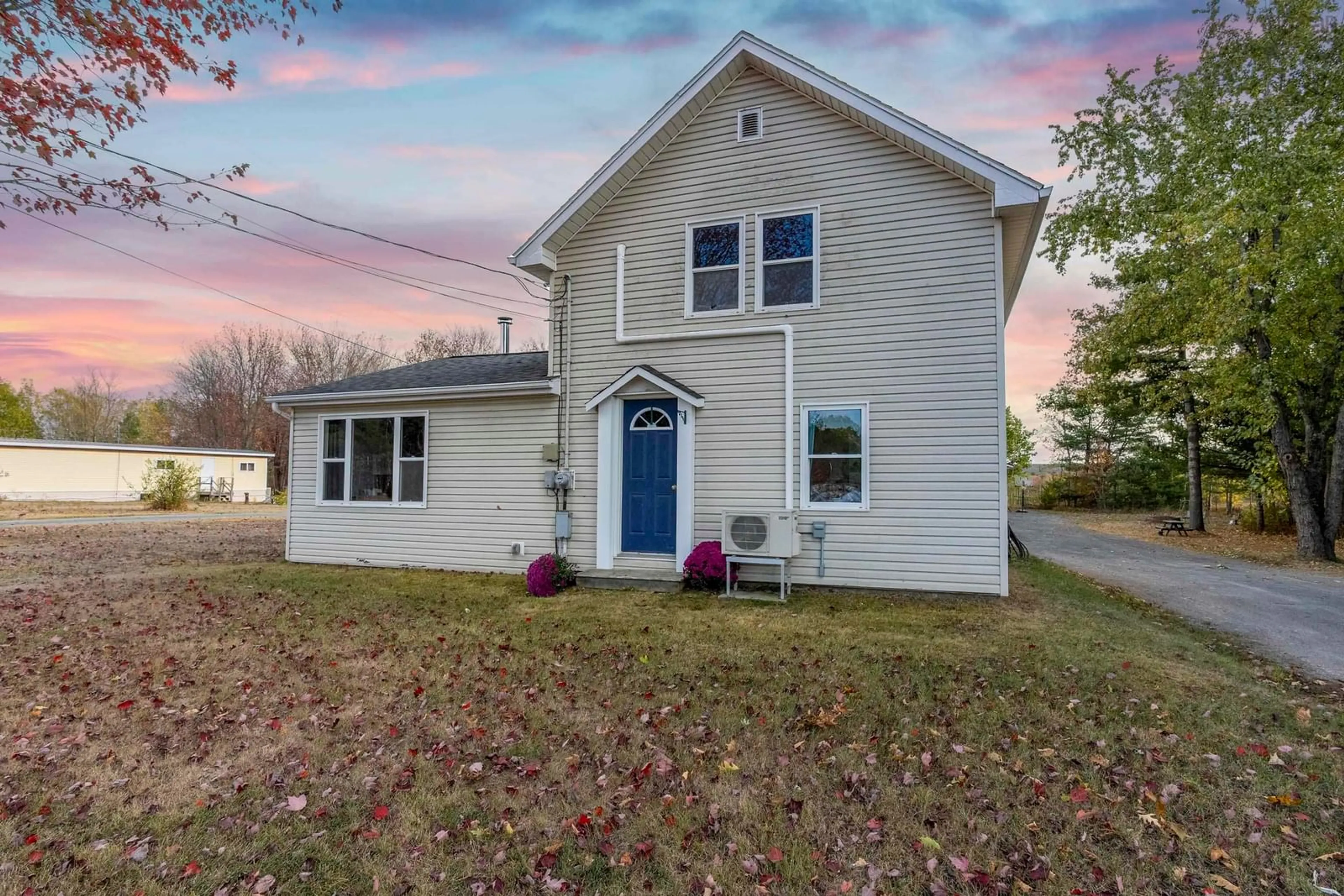 Home with vinyl exterior material, street for 4168 Highway 1 Hwy, South Berwick Nova Scotia B0S 1E0