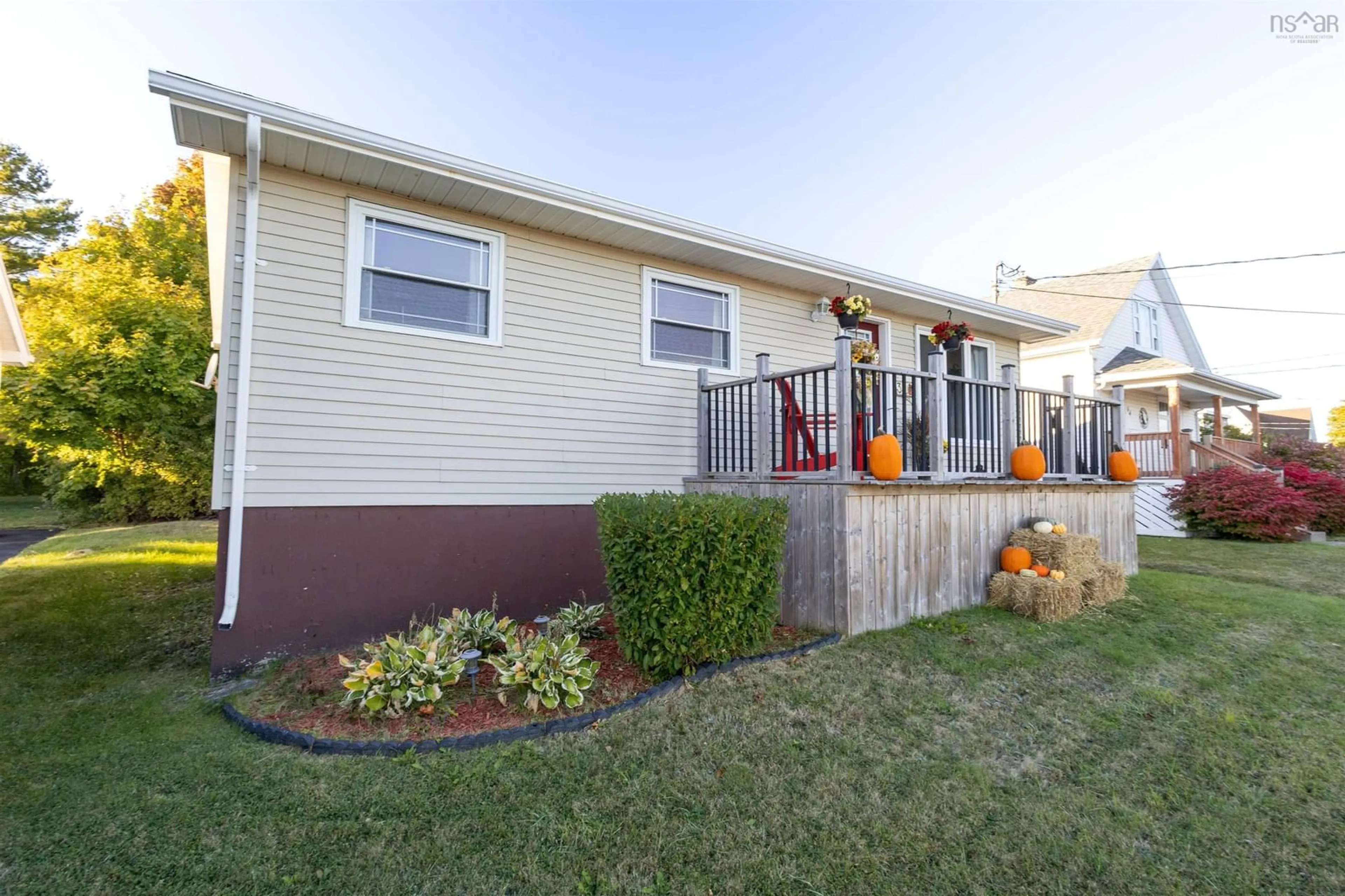 Home with vinyl exterior material, street for 32 Queen St, North Sydney Nova Scotia B2A 1A1