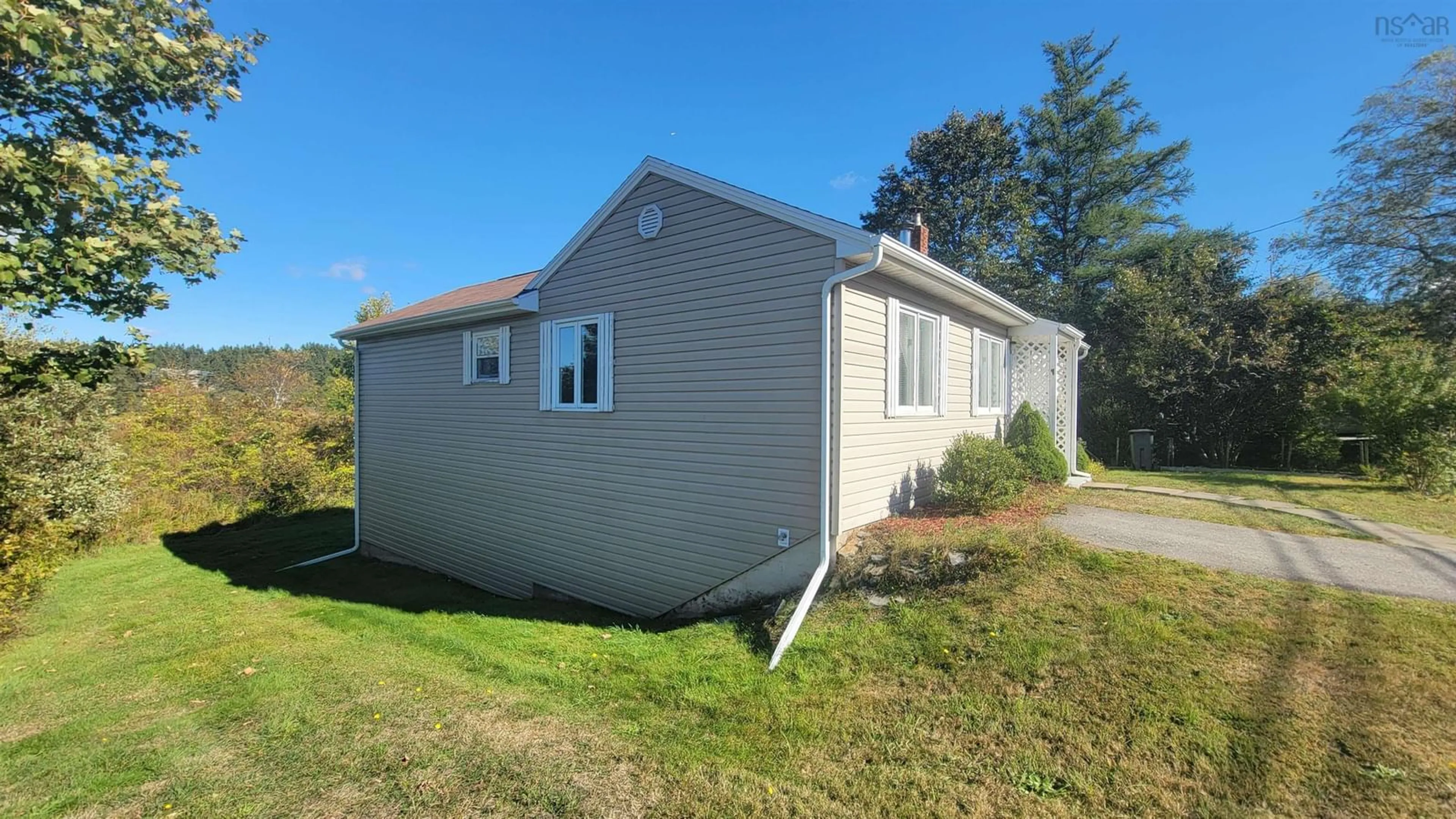 Home with vinyl exterior material, unknown for 878 Highway 1, Hebron Nova Scotia B5A 5Z5