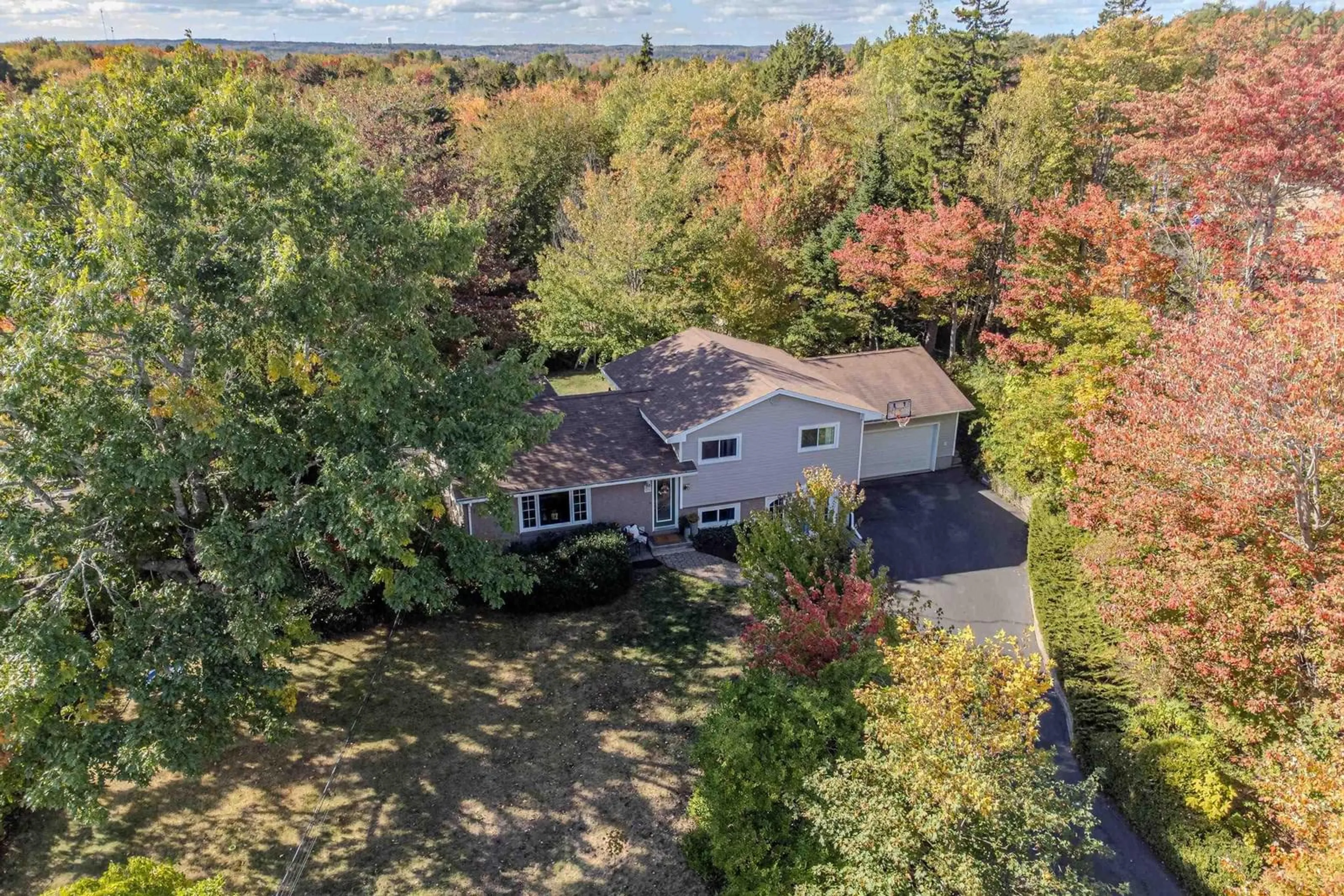 A pic from outside/outdoor area/front of a property/back of a property/a pic from drone, street for 6 Cummings Dr, Fall River Nova Scotia B2T 1E7