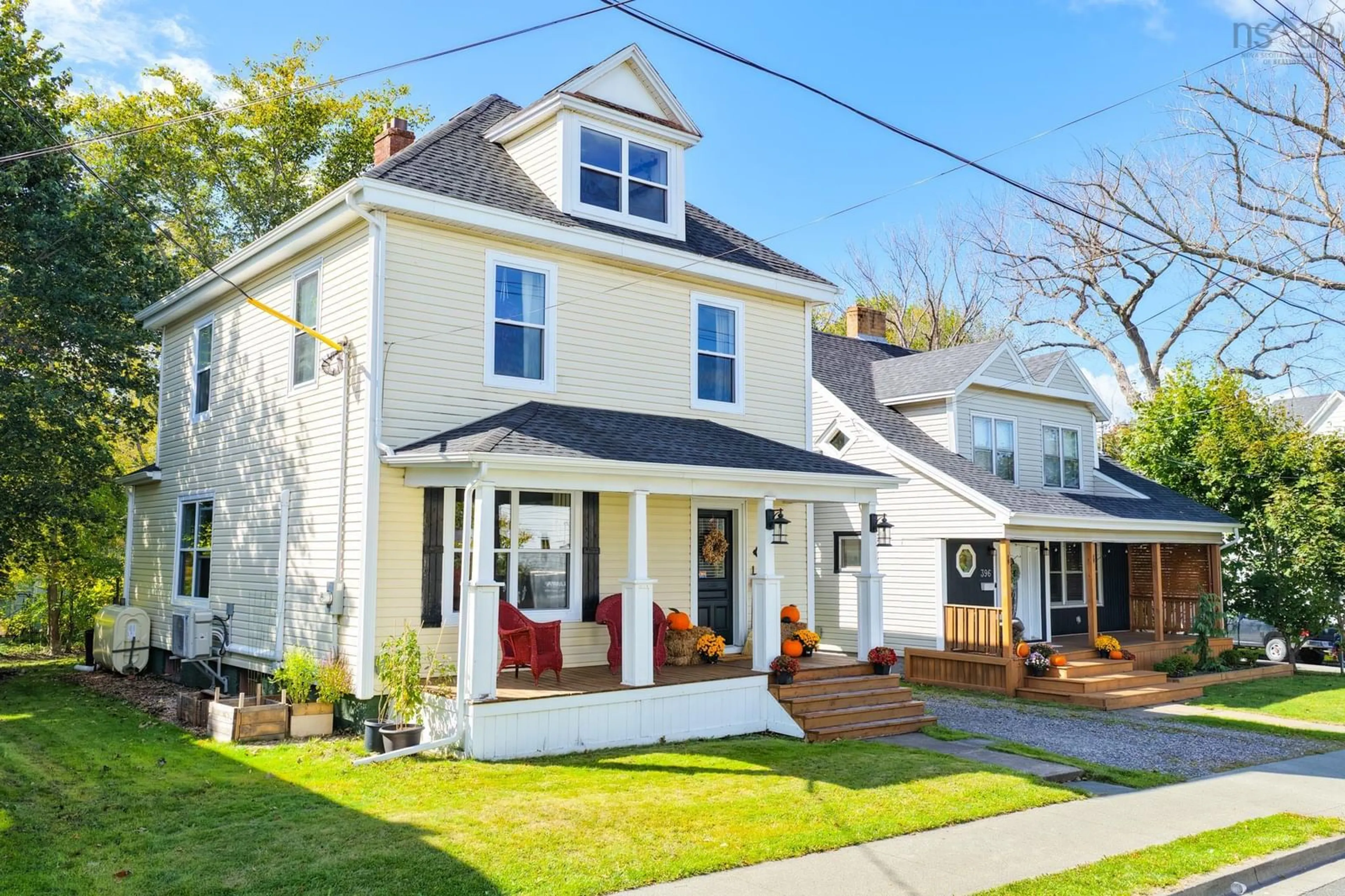 Home with vinyl exterior material, street for 400 Bentinck St, Sydney Nova Scotia B1S 2Y6