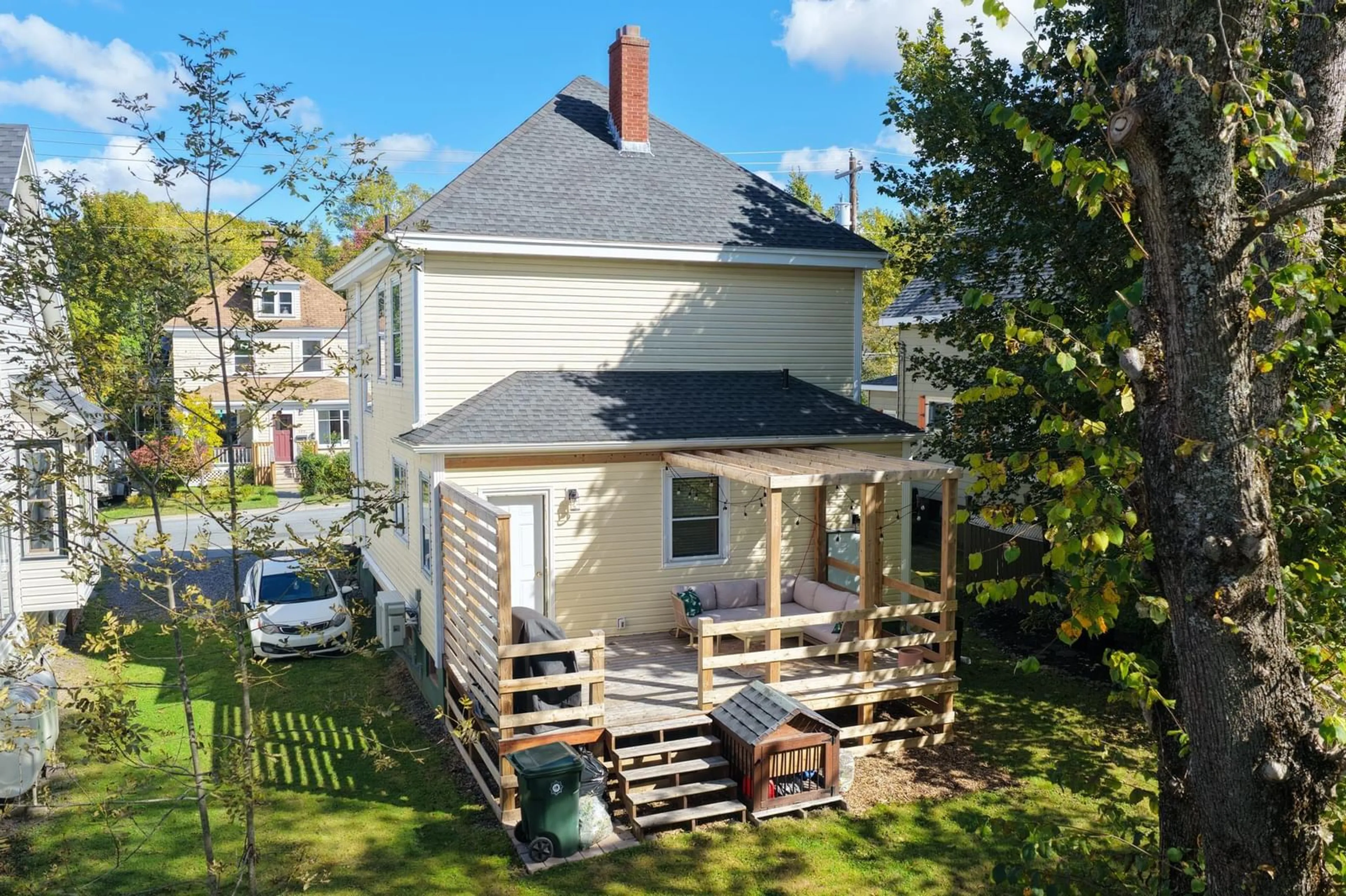 A pic from outside/outdoor area/front of a property/back of a property/a pic from drone, street for 400 Bentinck St, Sydney Nova Scotia B1S 2Y6