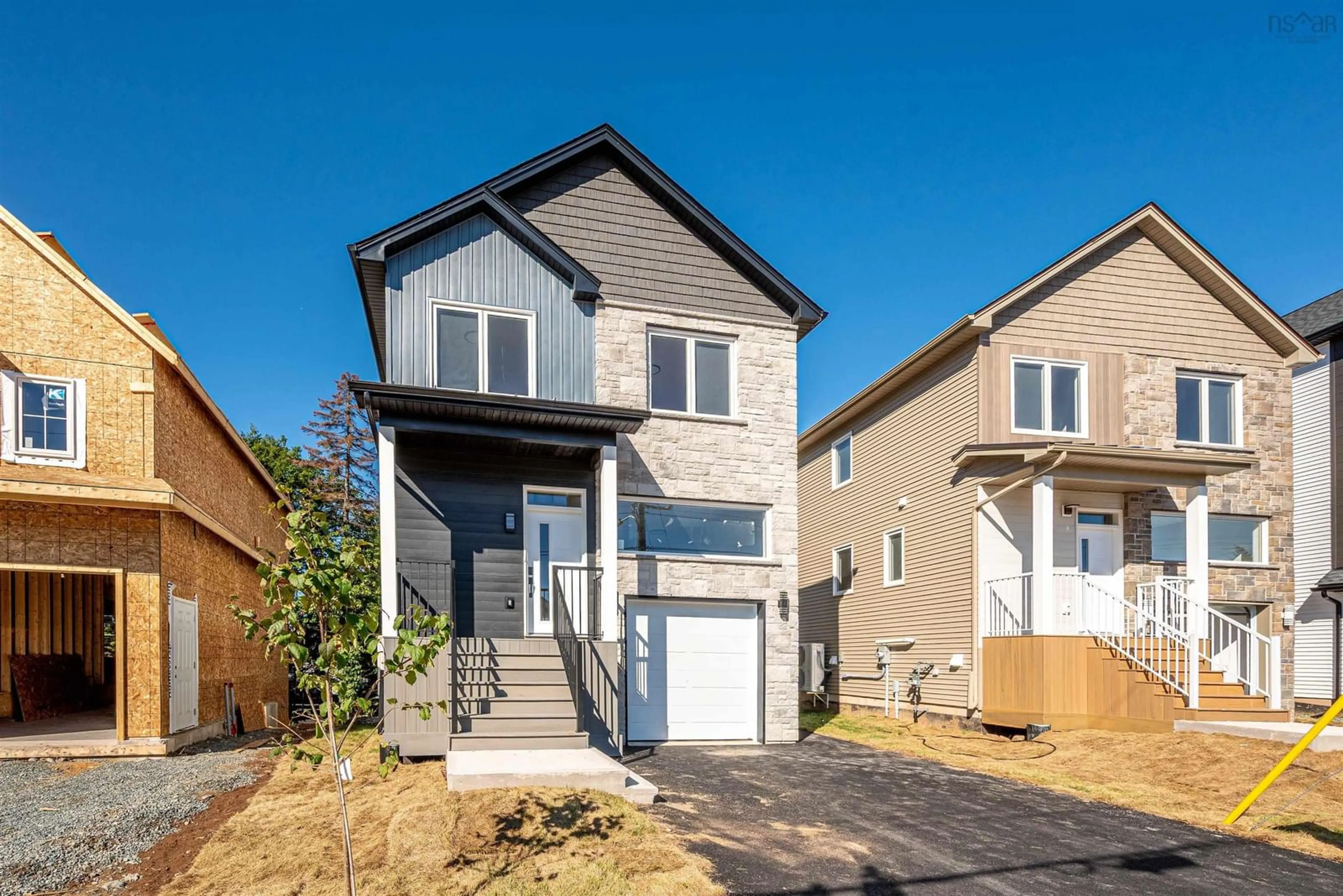Home with vinyl exterior material, street for 21 Pearlgarden Close, Dartmouth Nova Scotia B2X 0C3