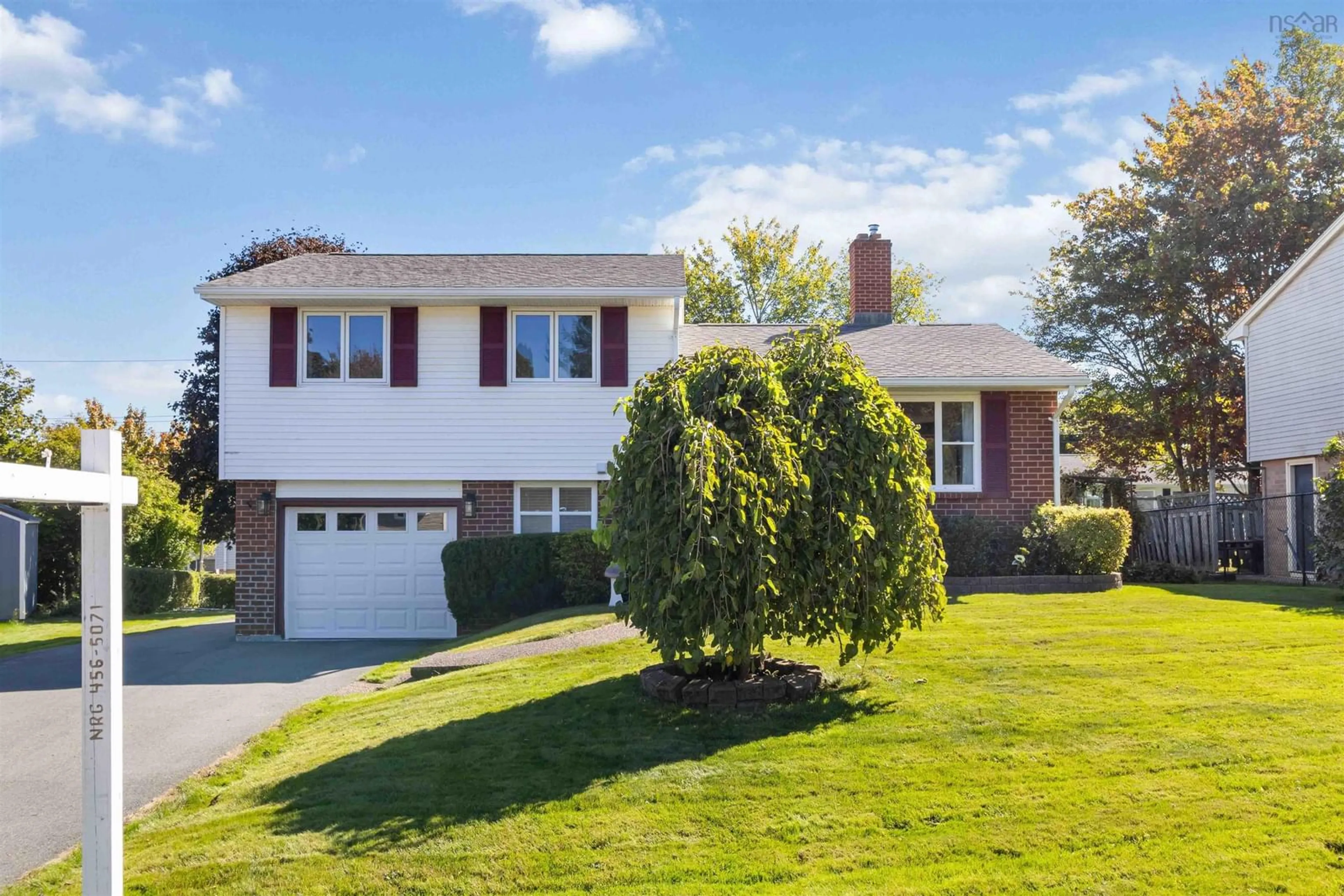 Home with vinyl exterior material, street for 14 Agincourt Cres, Dartmouth Nova Scotia B2V 1J1