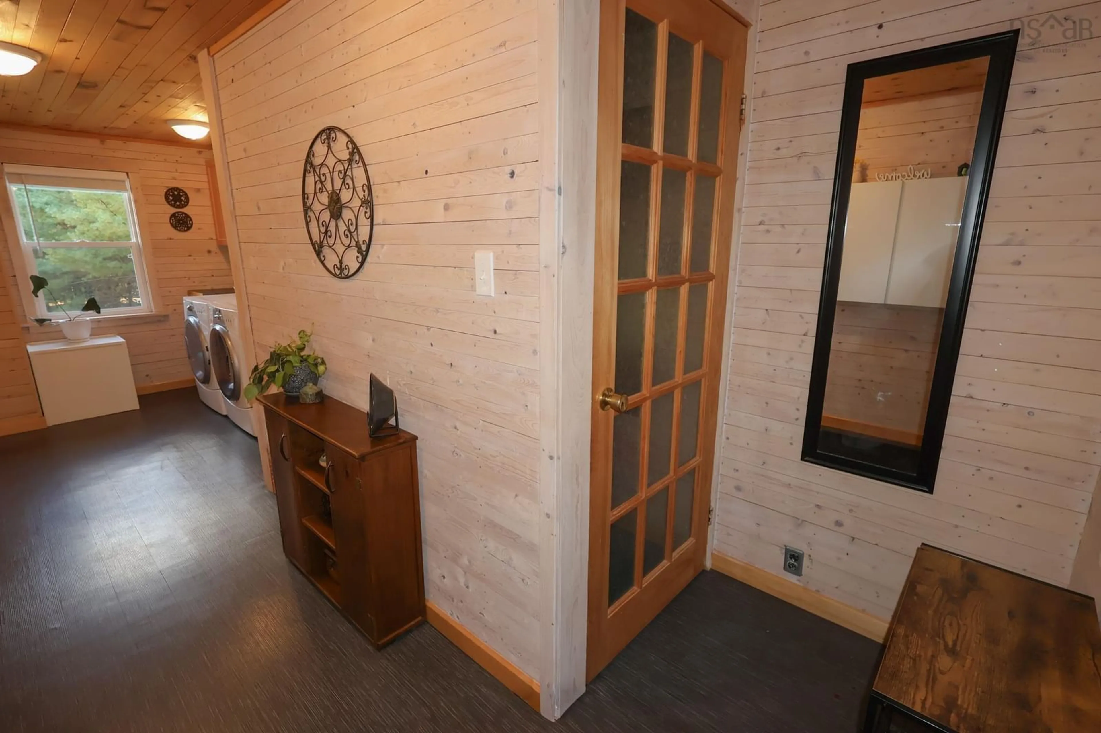 Indoor foyer for 22 Appletree Dr, Windsor Road Nova Scotia B0J 1J0