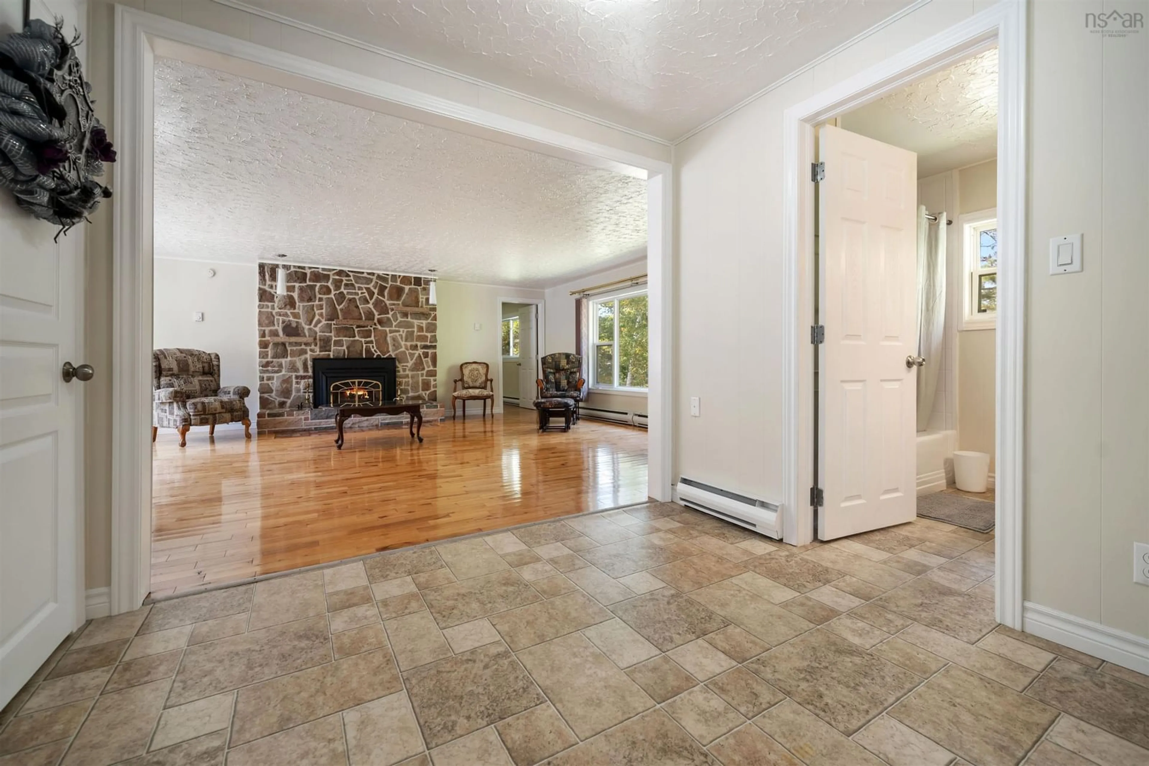 Indoor foyer for 34 Palmer Lake Dr, Windsor Forks Nova Scotia B0N 2T0