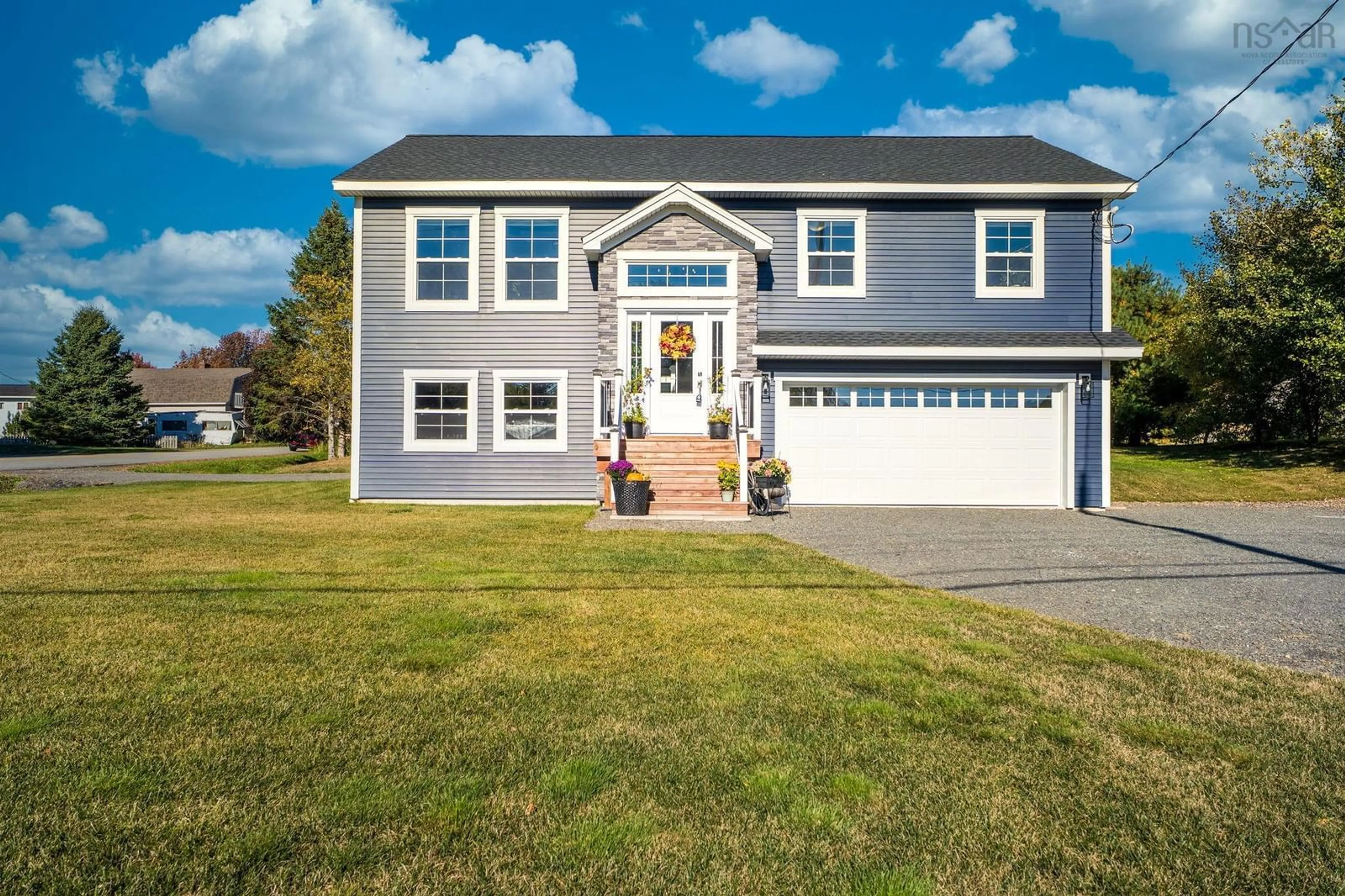 Home with vinyl exterior material, unknown for 13691 Highway 1, Hants Border Nova Scotia B0P 1P0