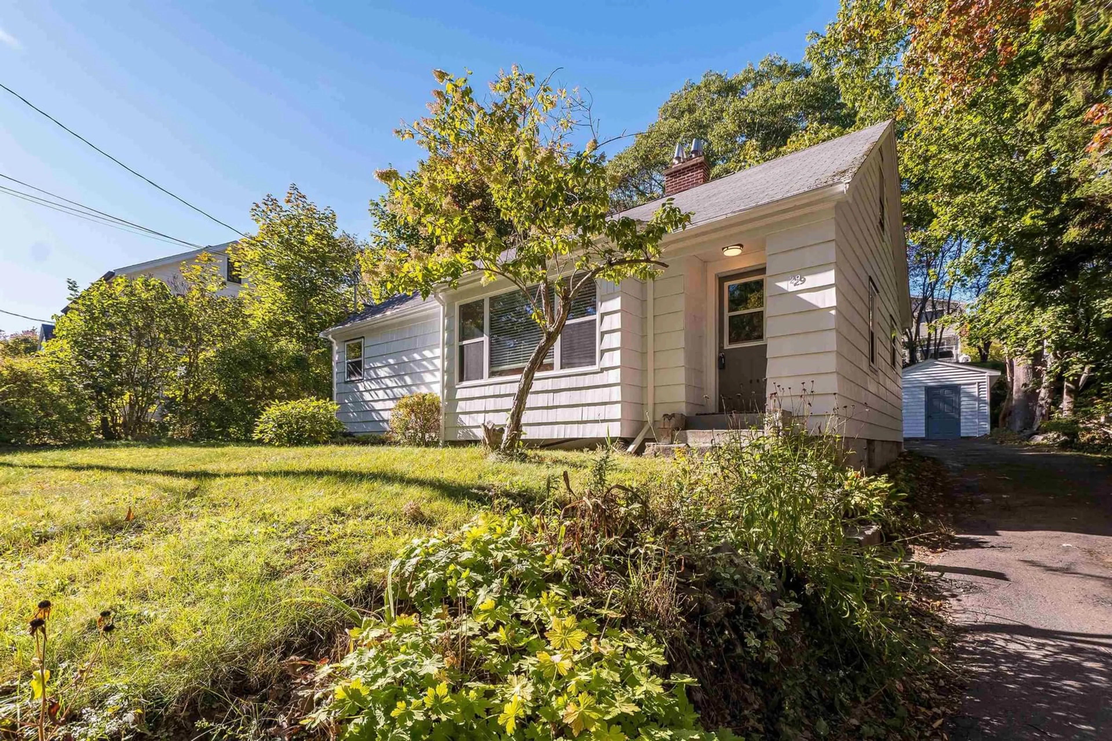 Home with vinyl exterior material, street for 29 Kent Ave, Halifax Nova Scotia B3M 2G2