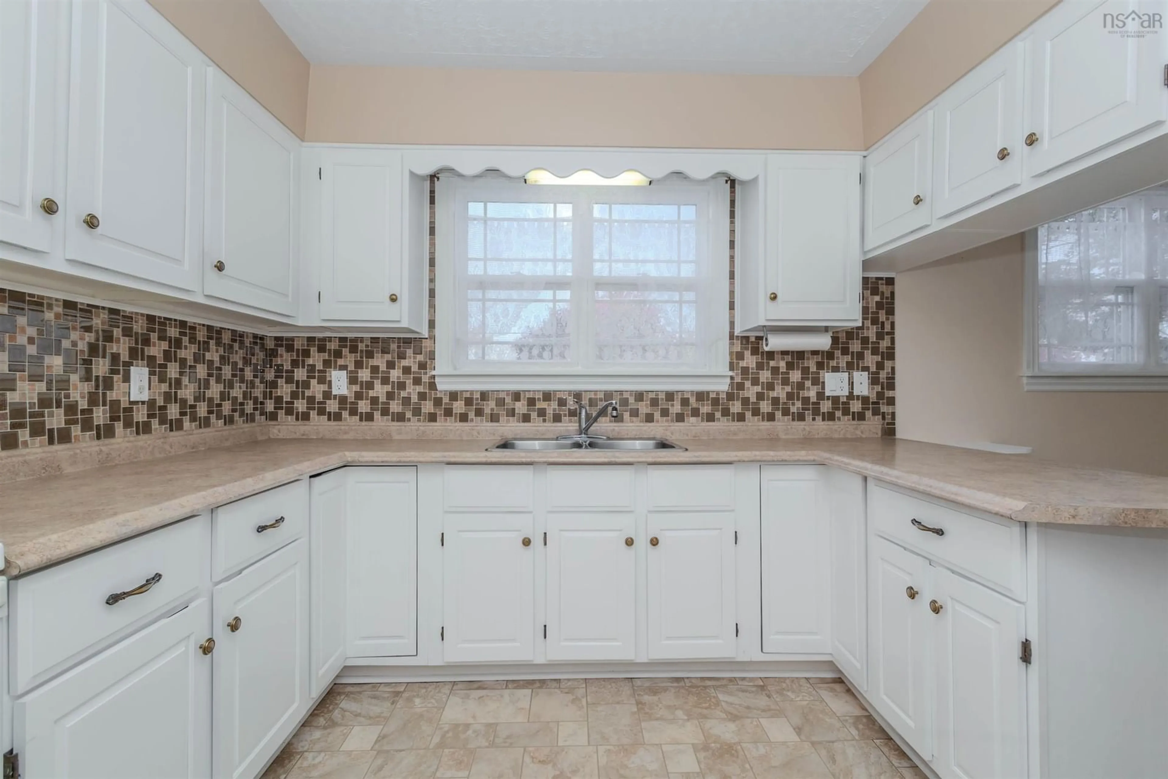 Standard kitchen, ceramic/tile floor for 326 Champlain Ave, Sydney Nova Scotia B1P 2B9