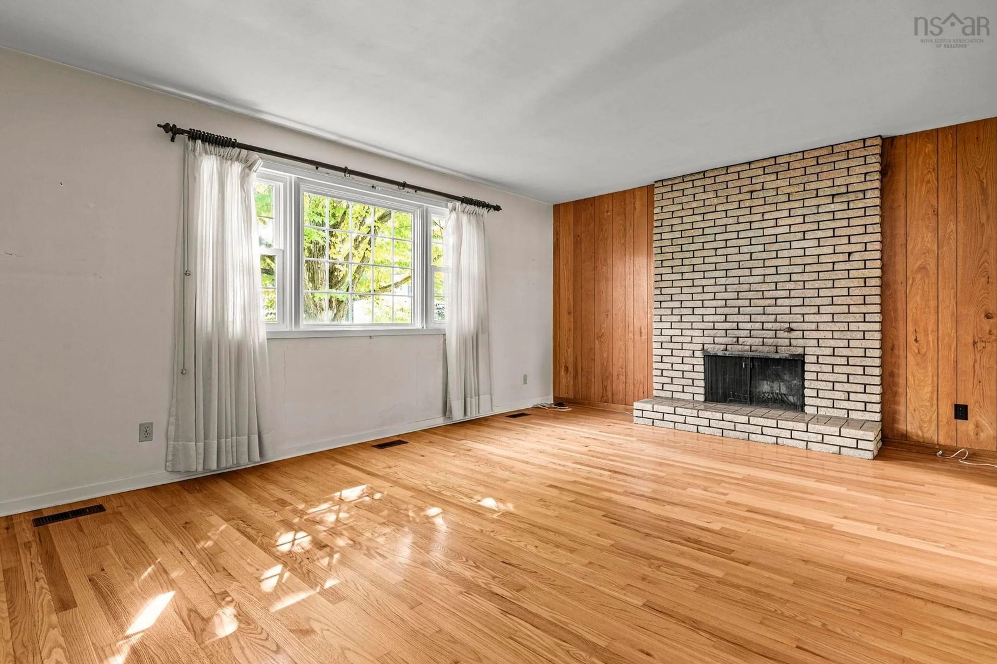 Living room with furniture, wood/laminate floor for 110 Belle Vista Dr, Woodlawn Nova Scotia B2W 2X8