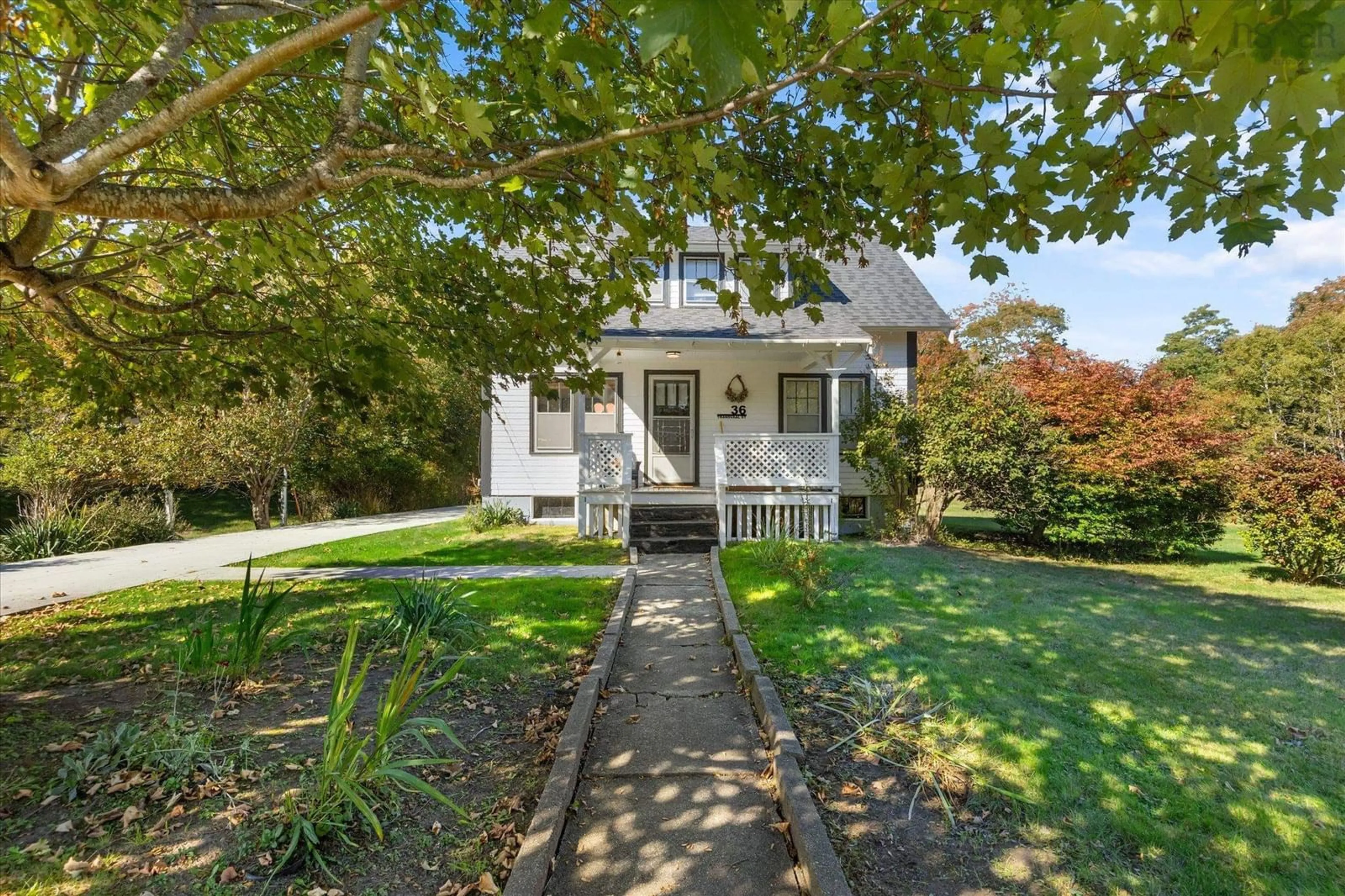 A pic from outside/outdoor area/front of a property/back of a property/a pic from drone, street for 36 Transvaal St, Shelburne Nova Scotia B0T 1W0