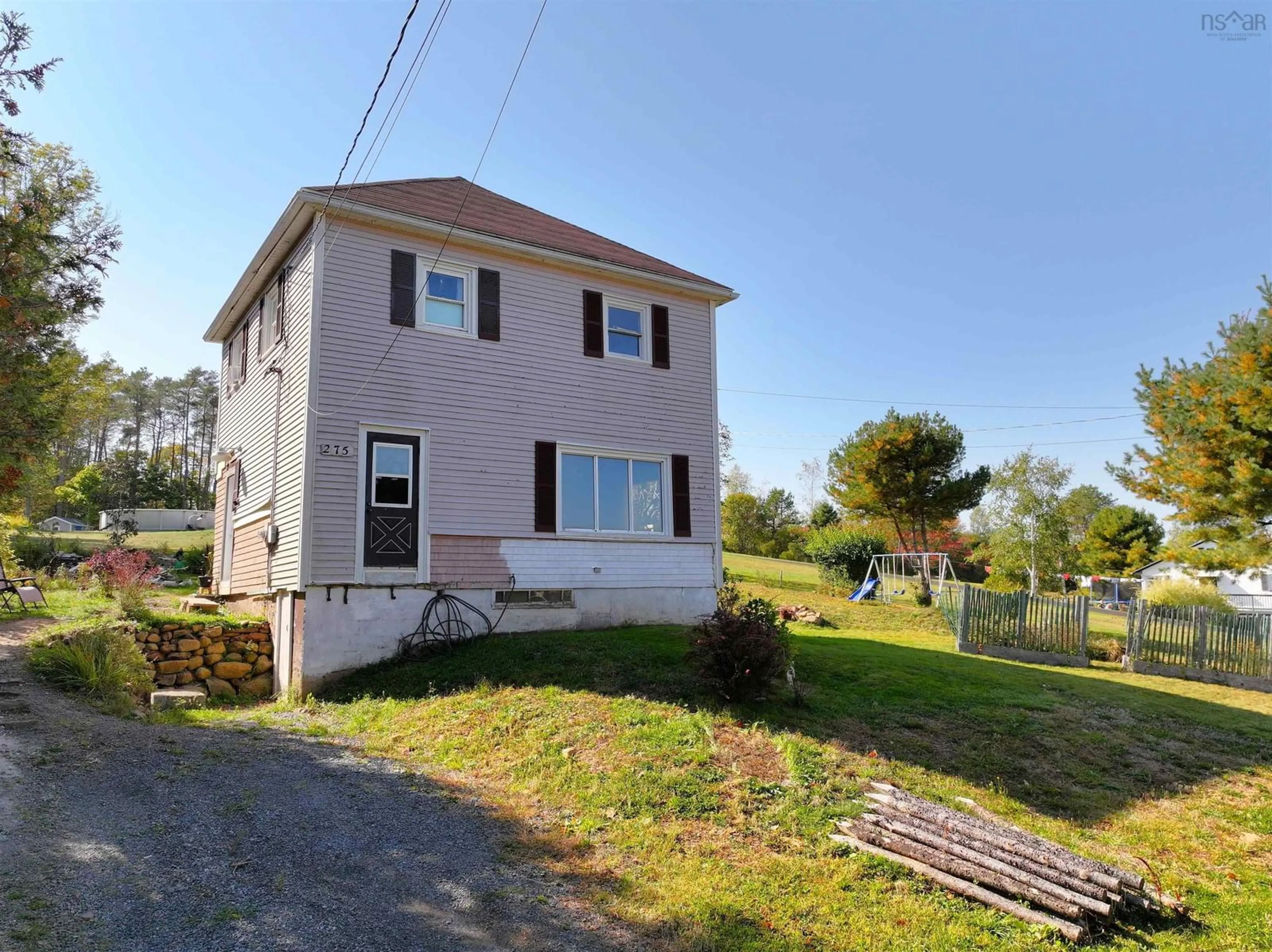 A pic from outside/outdoor area/front of a property/back of a property/a pic from drone, street for 275 Dufferin St, Lunenburg Nova Scotia B0J 2C0