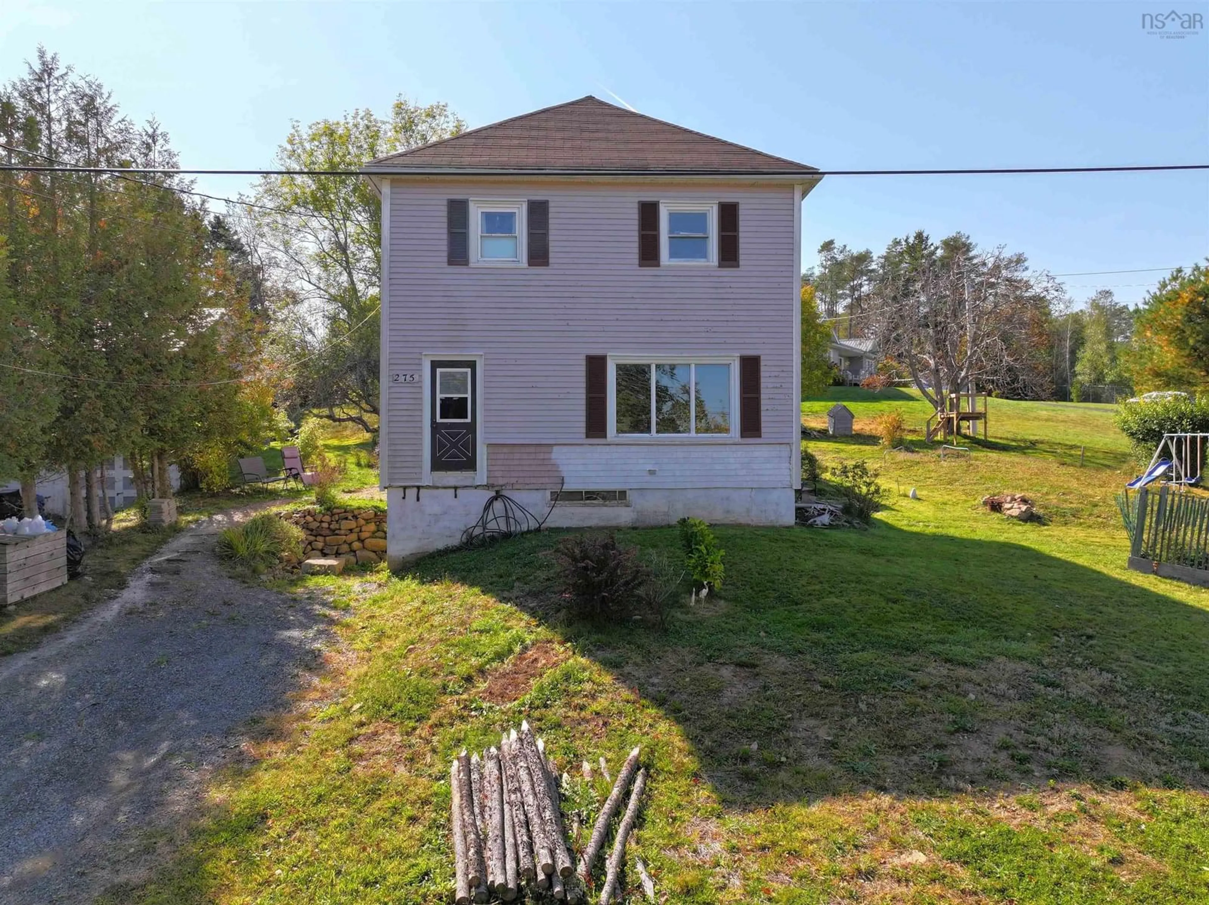 A pic from outside/outdoor area/front of a property/back of a property/a pic from drone, unknown for 275 Dufferin St, Lunenburg Nova Scotia B0J 2C0
