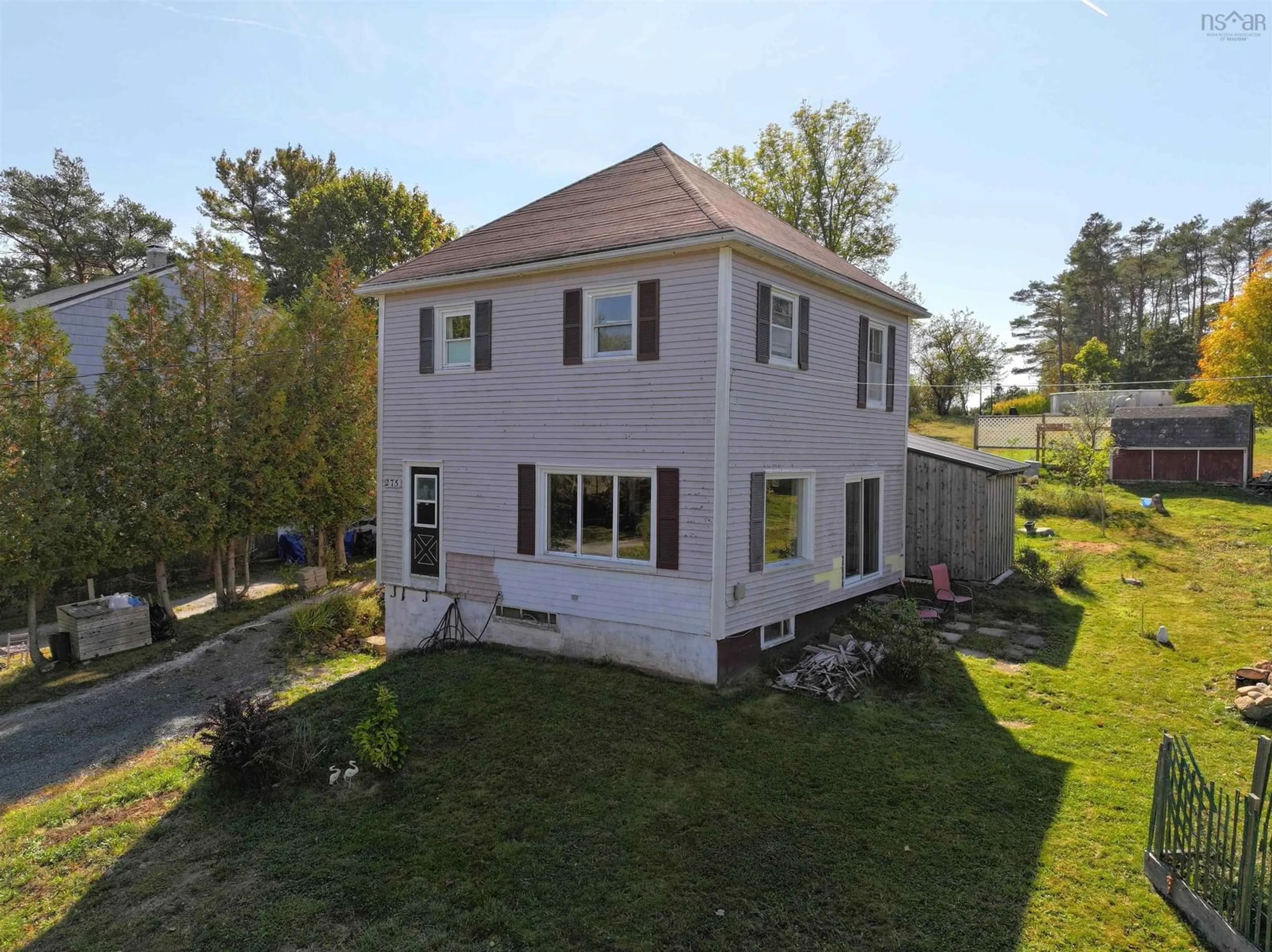 A pic from outside/outdoor area/front of a property/back of a property/a pic from drone, unknown for 275 Dufferin St, Lunenburg Nova Scotia B0J 2C0