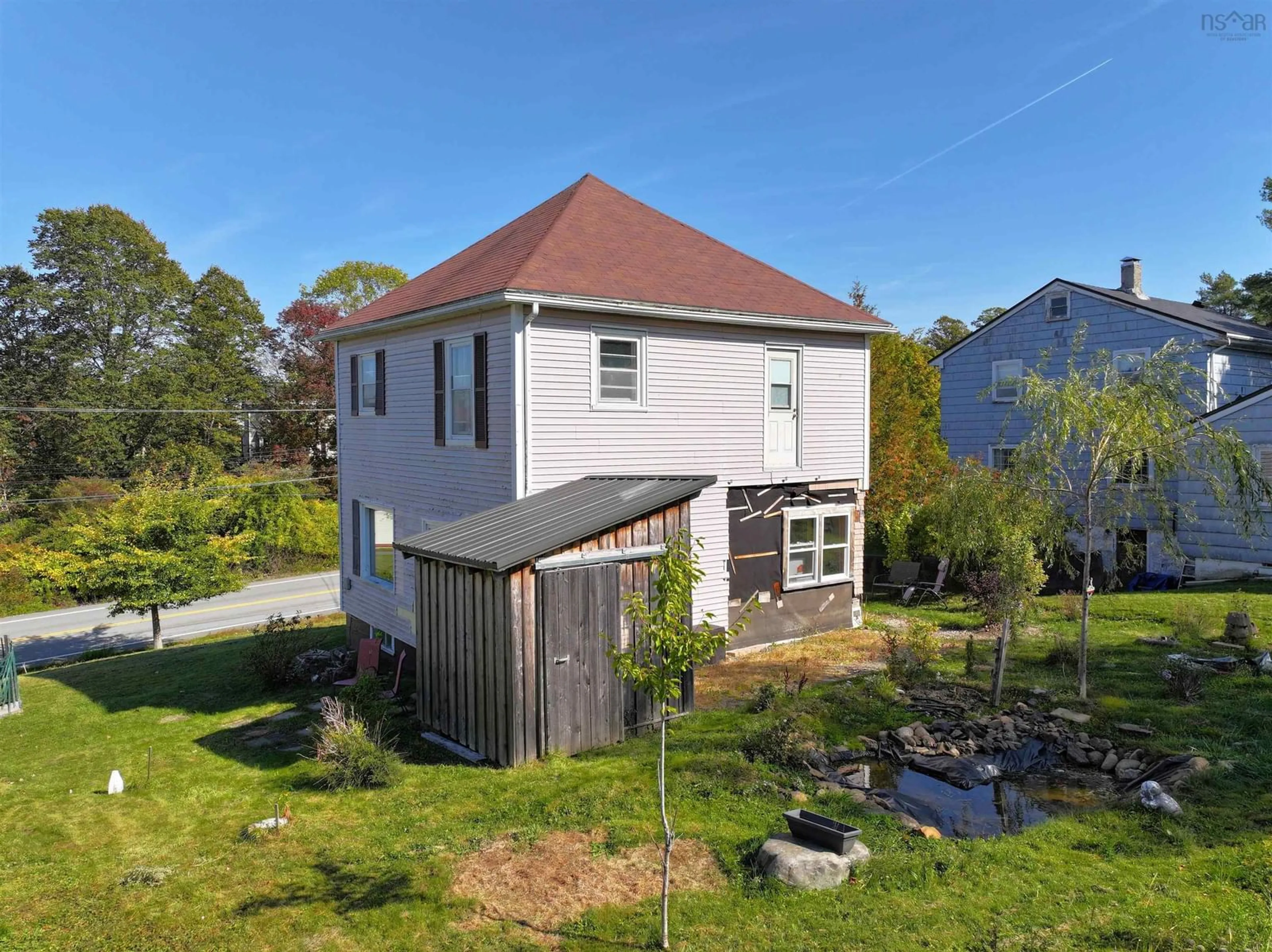 A pic from outside/outdoor area/front of a property/back of a property/a pic from drone, unknown for 275 Dufferin St, Lunenburg Nova Scotia B0J 2C0
