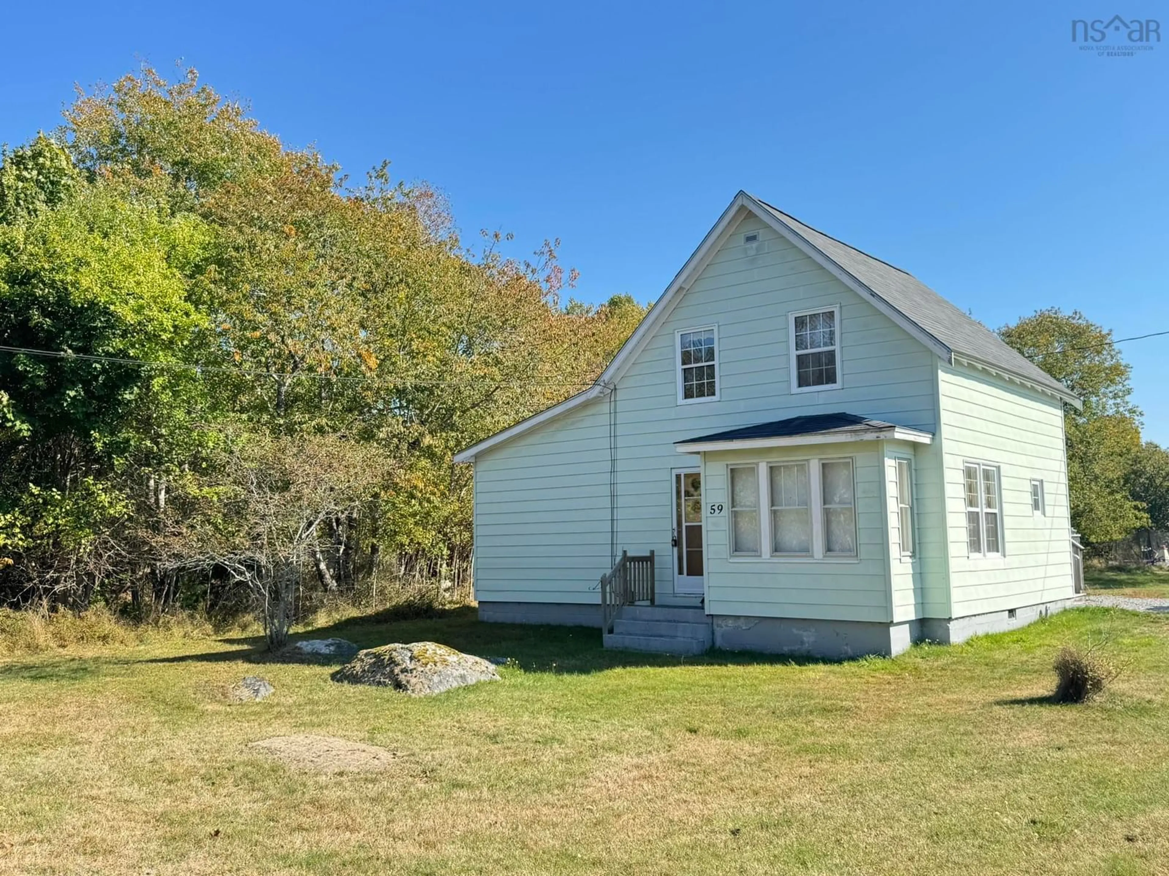 A pic from outside/outdoor area/front of a property/back of a property/a pic from drone, unknown for 59 Transvaal St, Shelburne Nova Scotia B0T 1W0