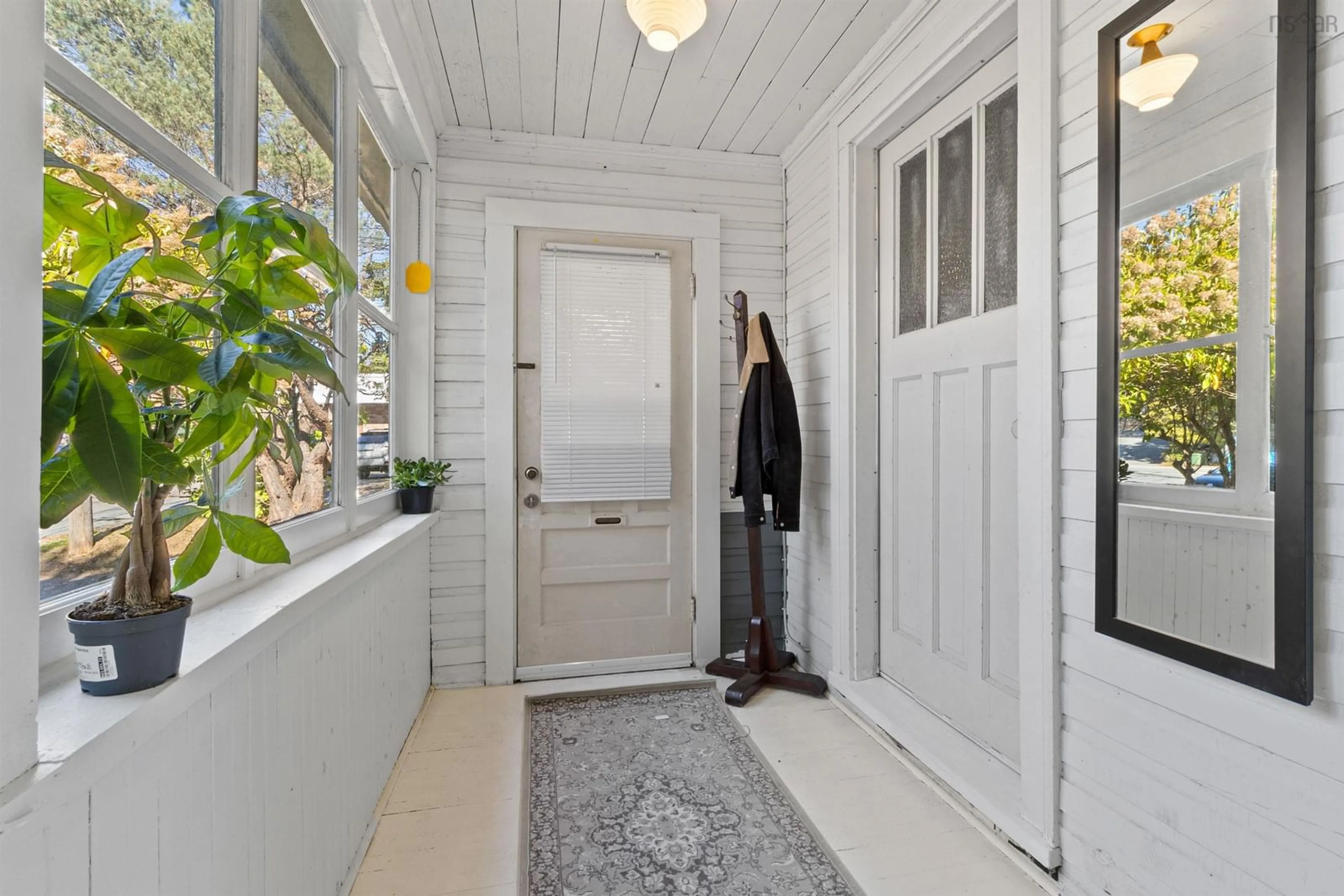 Indoor entryway for 17 Balcomes Dr, Halifax Nova Scotia B3N 1H9