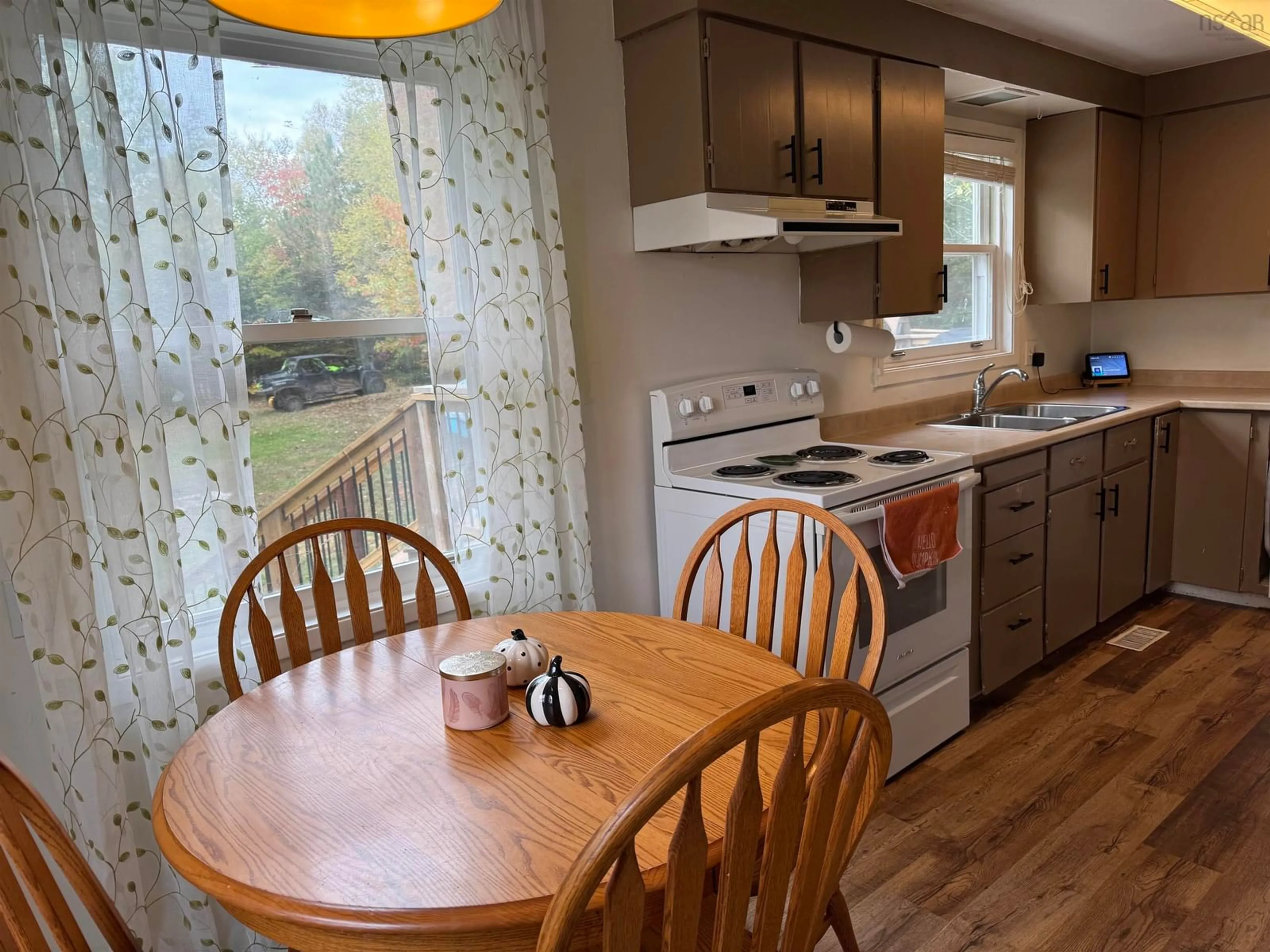 Standard kitchen, wood/laminate floor for 74 Peppard Dr, Onslow Mountain Nova Scotia B6L 6S8
