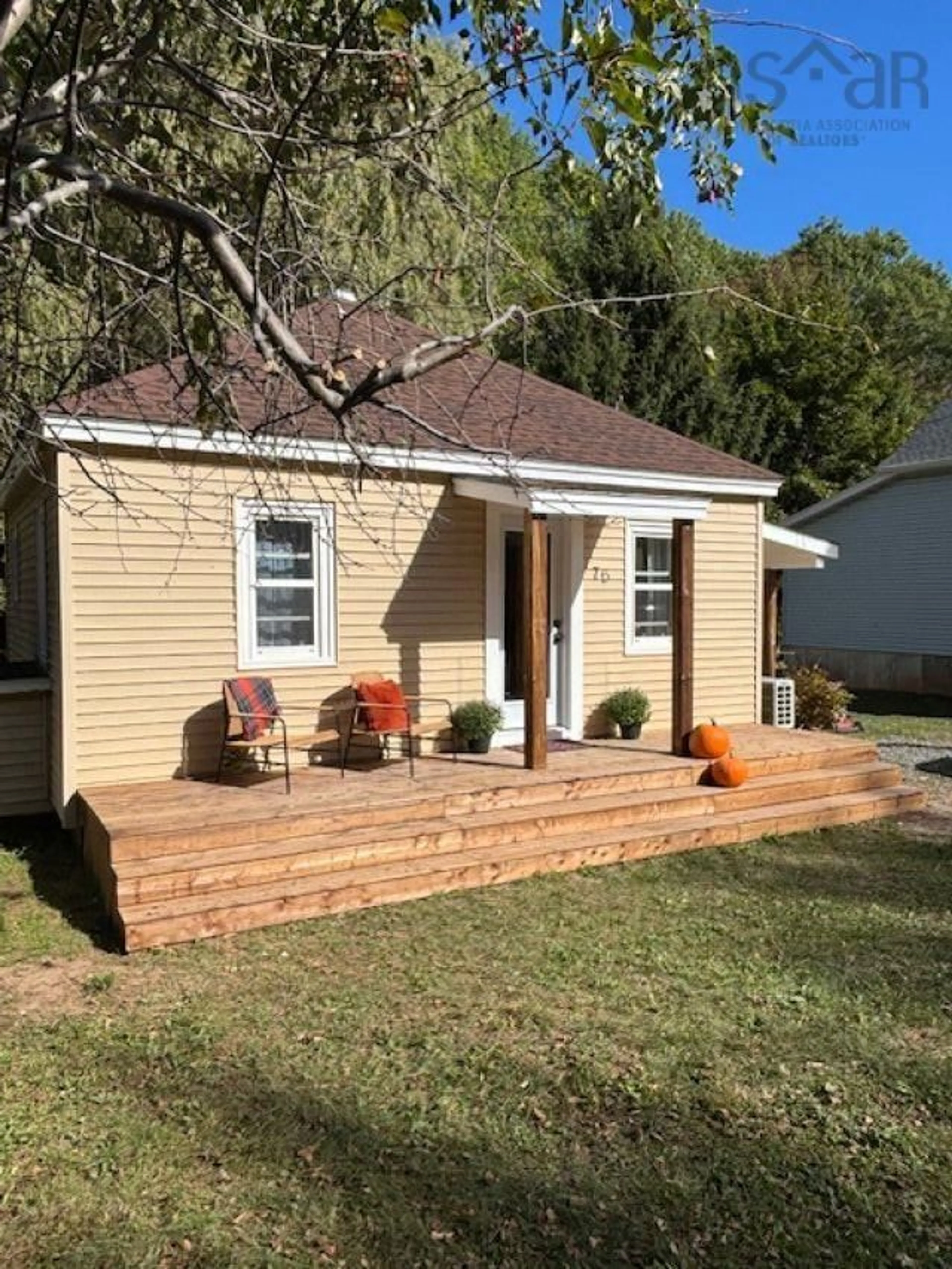 Home with vinyl exterior material, street for 76 Willow St, Hants Border Nova Scotia B0P 1P0