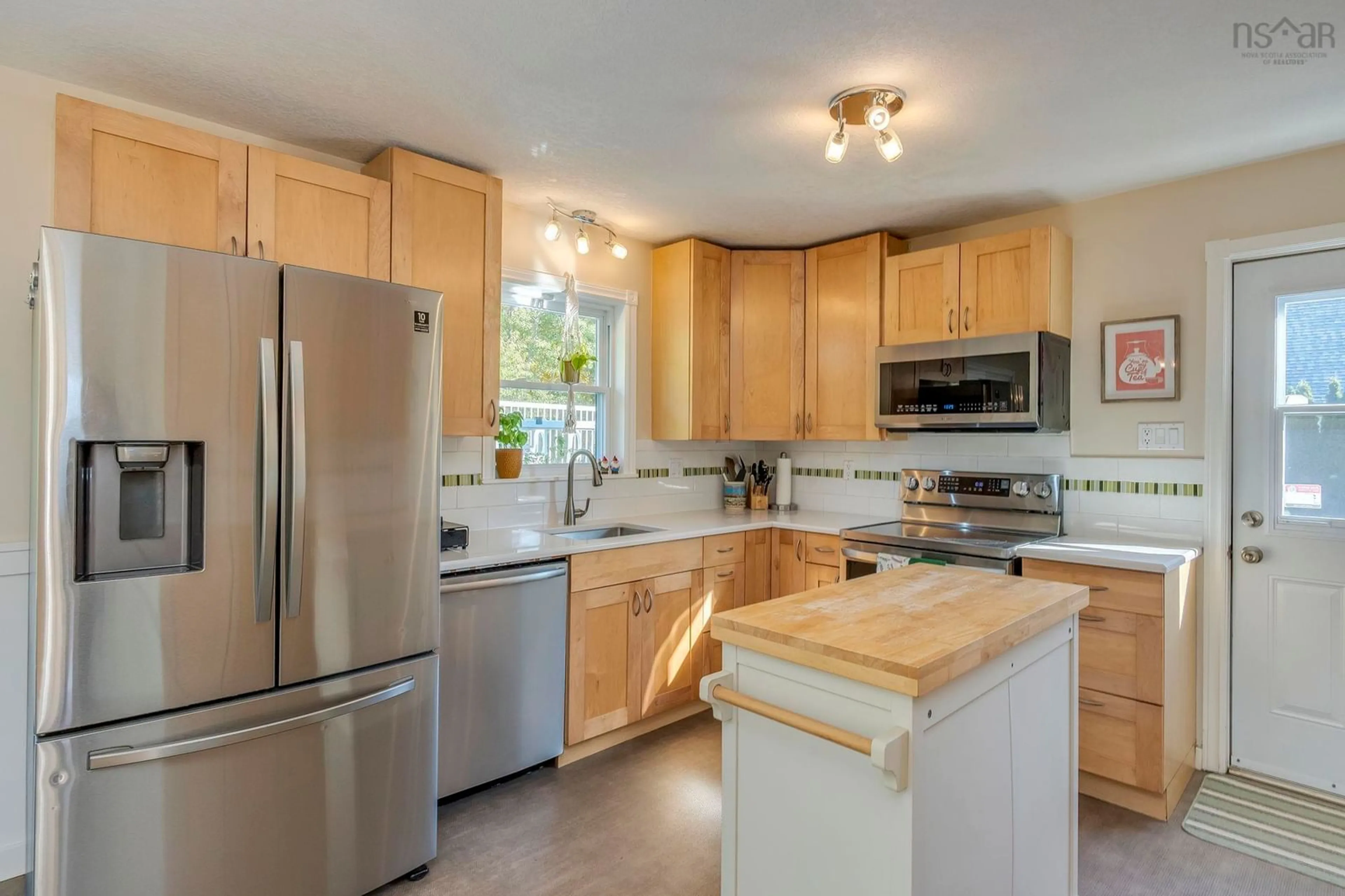 Standard kitchen, ceramic/tile floor for 15 Thomas St, Berwick Nova Scotia B0P 1E0