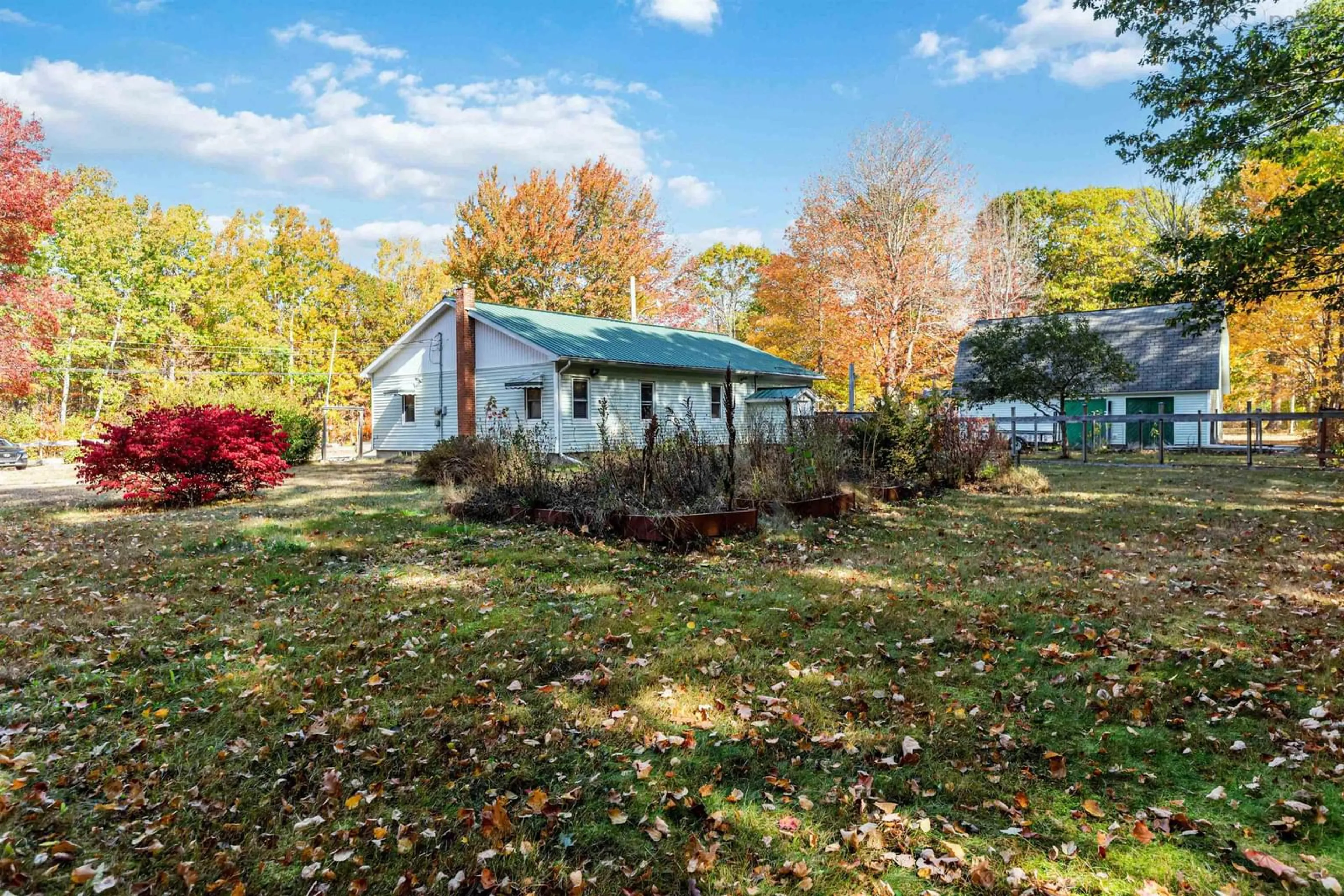 A pic from outside/outdoor area/front of a property/back of a property/a pic from drone, unknown for 26 Pleasant St, Wilmot Nova Scotia B0P 1W0