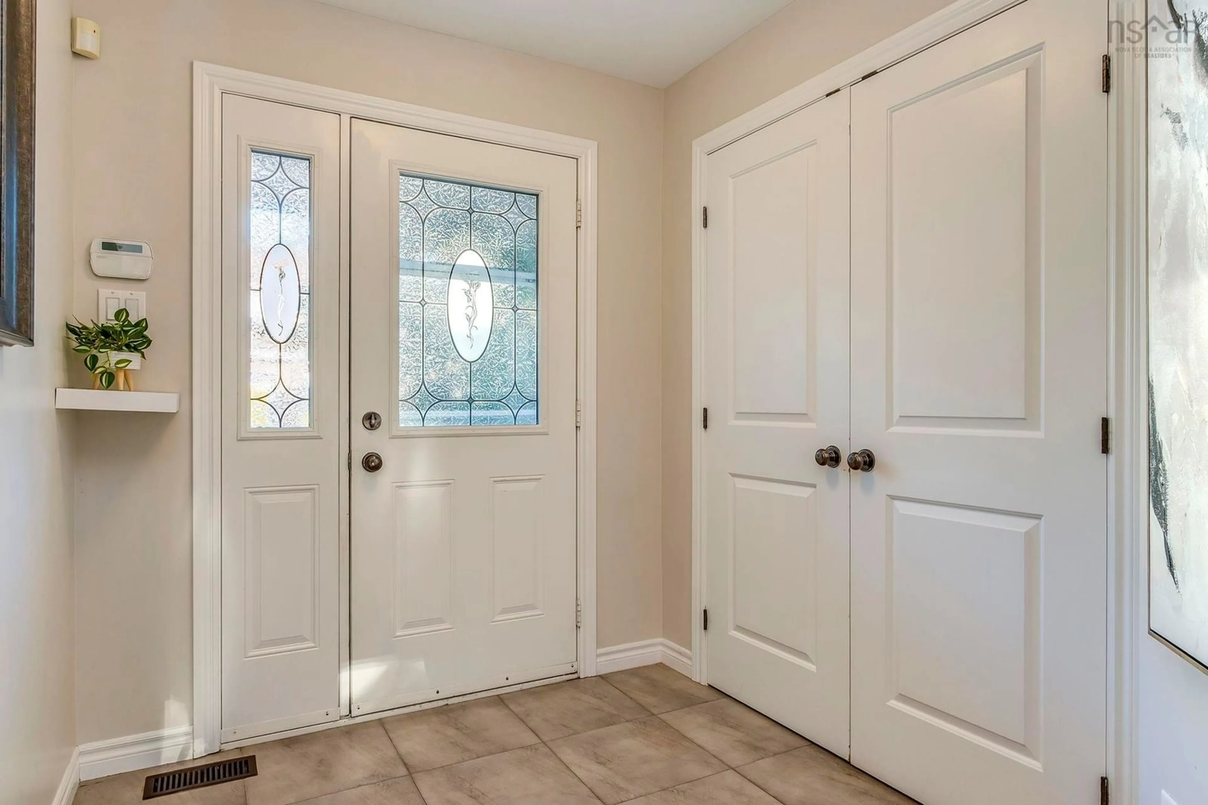 Indoor entryway for 30 Collingwood Crt, Dartmouth Nova Scotia B2W 0G4