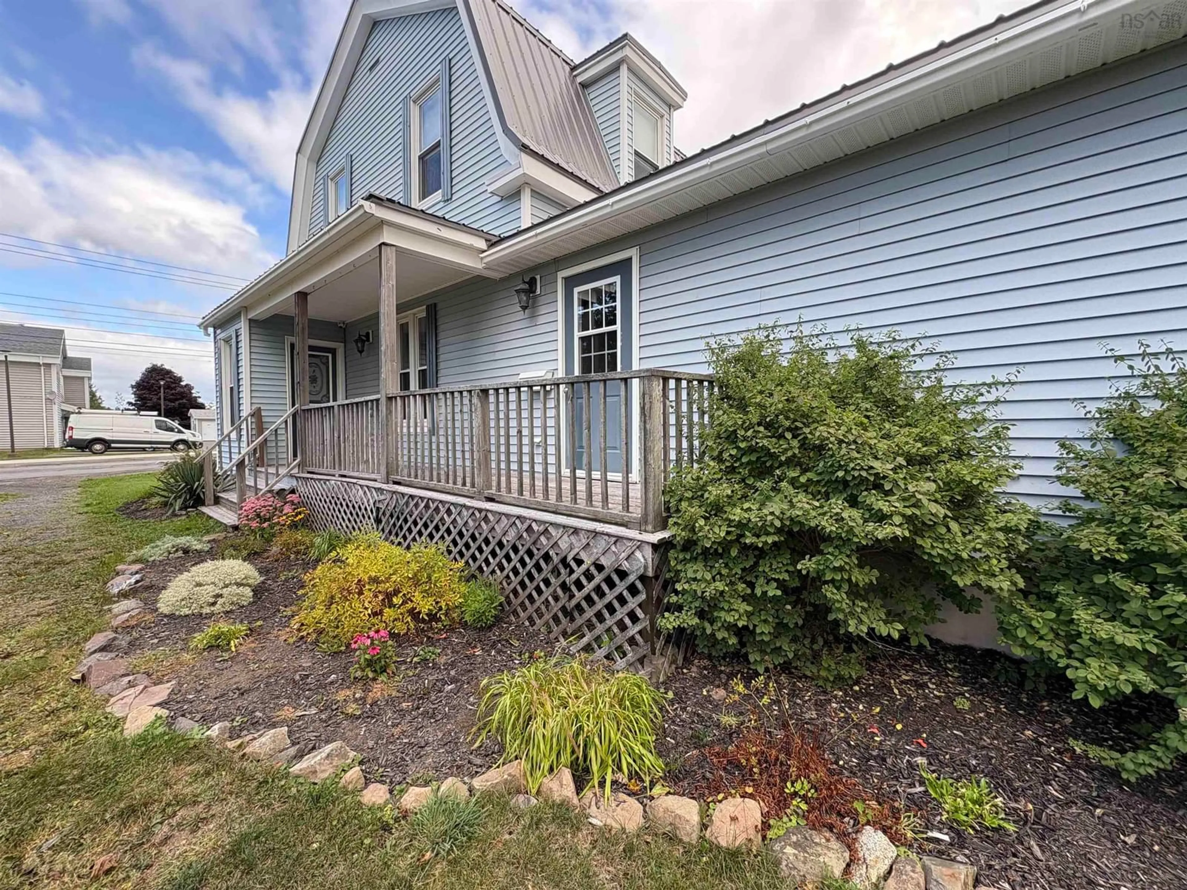 Home with vinyl exterior material, unknown for 21 Oak St, Pictou Nova Scotia B0K 1H0