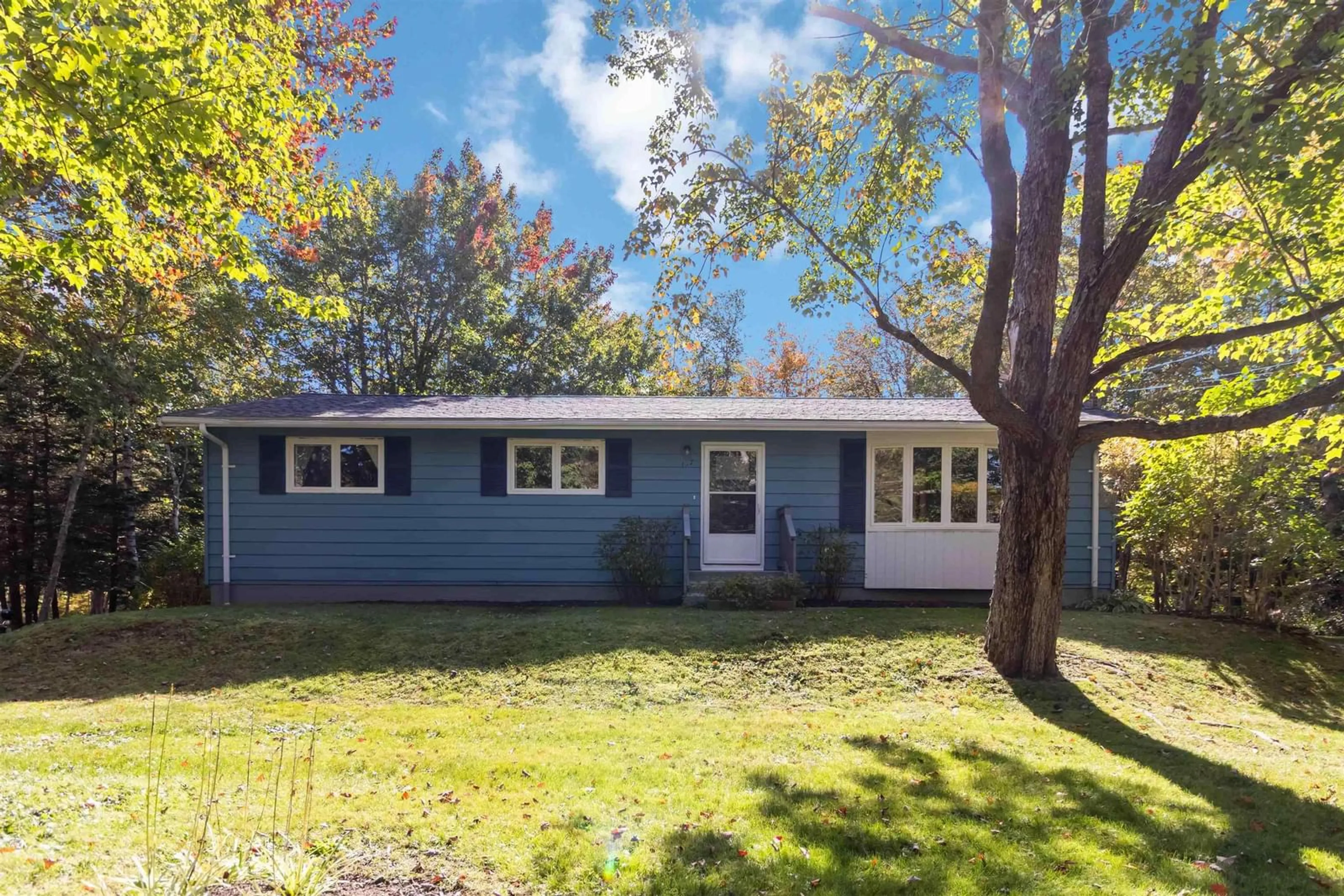 Home with vinyl exterior material, street for 127 White Birch Dr, Upper Tantallon Nova Scotia B3Z 1C8
