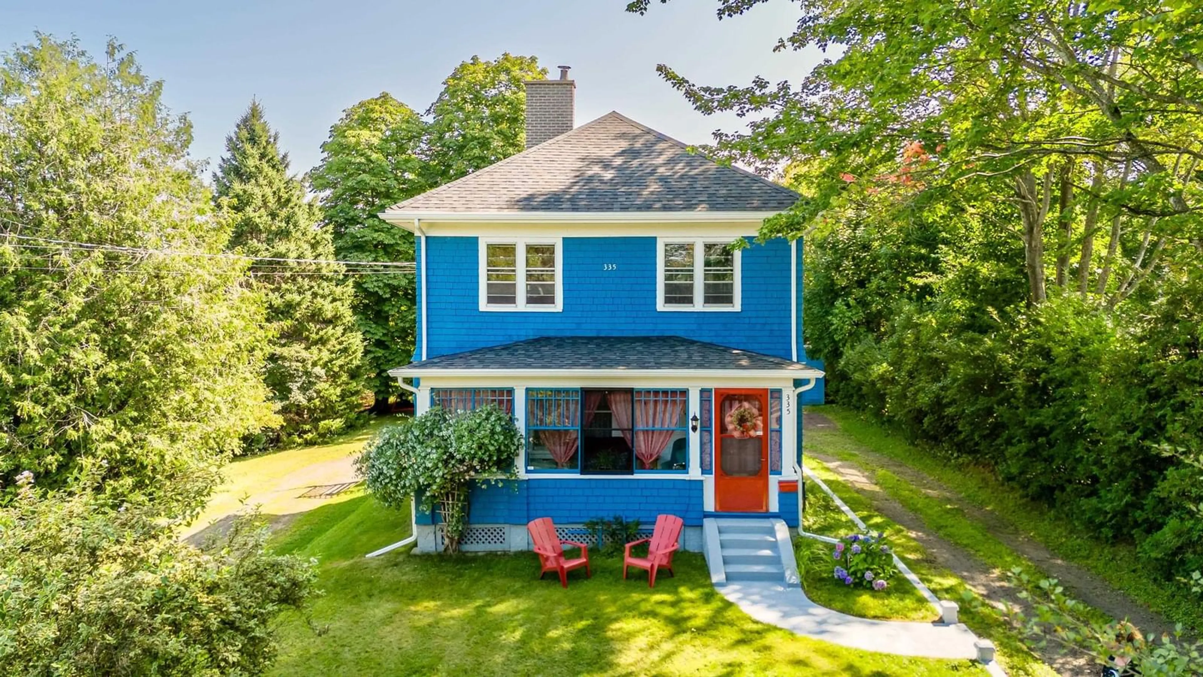 Home with vinyl exterior material, street for 335 Bridge St, Kentville Nova Scotia B4N 2G6