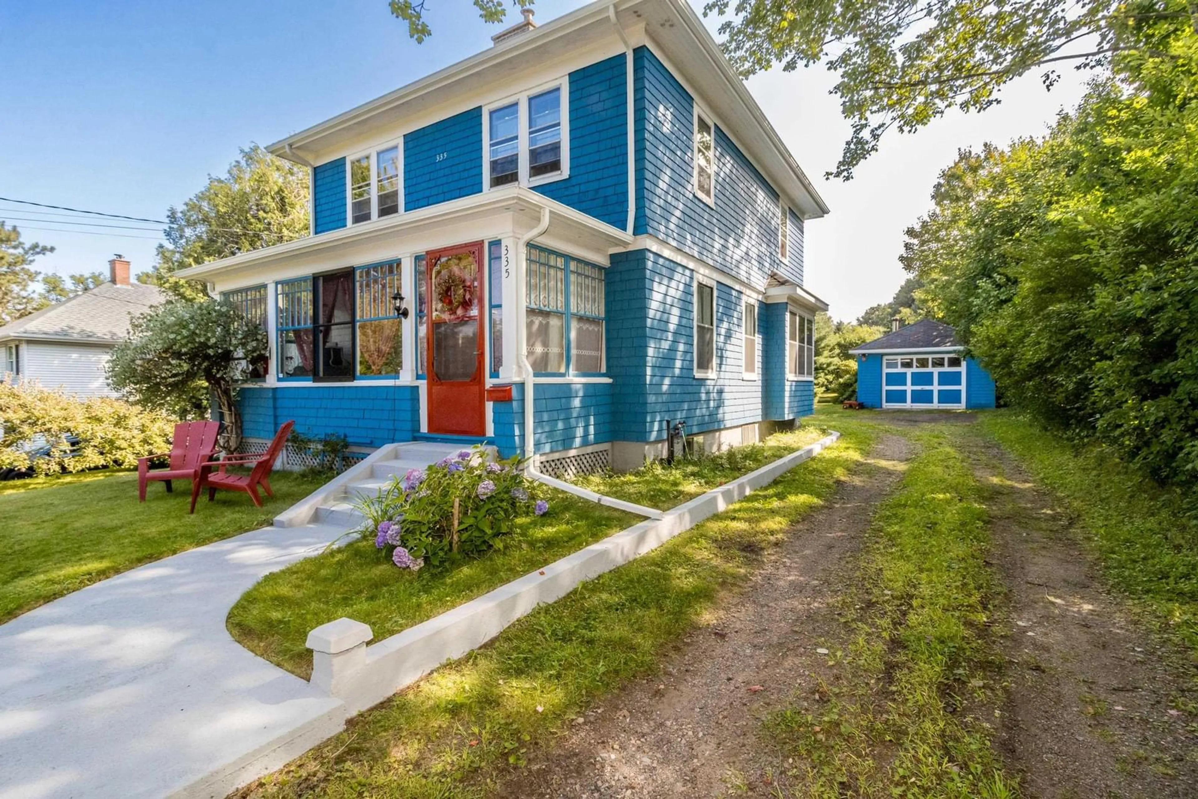 Home with vinyl exterior material, street for 335 Bridge St, Kentville Nova Scotia B4N 2G6