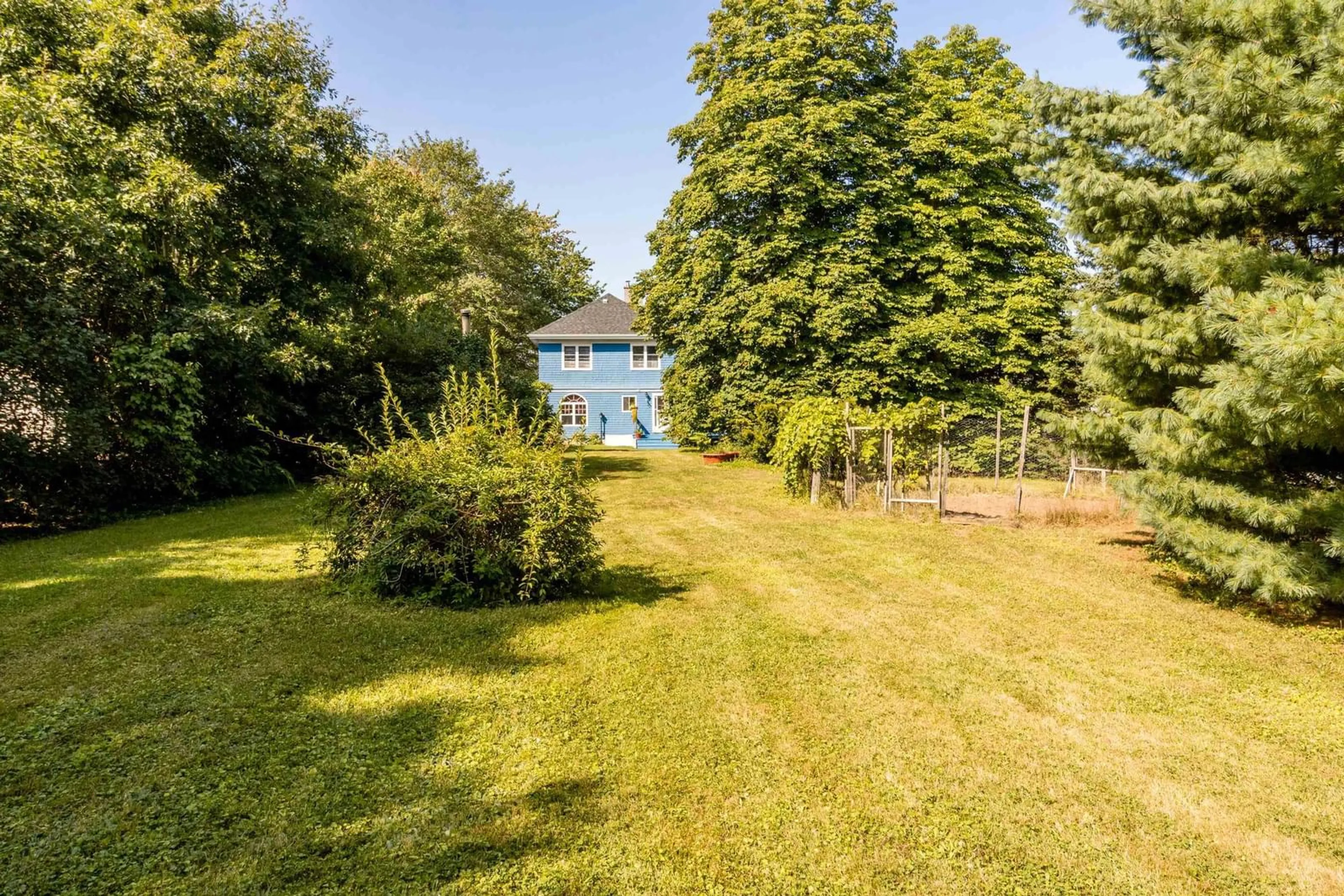 A pic from outside/outdoor area/front of a property/back of a property/a pic from drone, forest/trees view for 335 Bridge St, Kentville Nova Scotia B4N 2G6