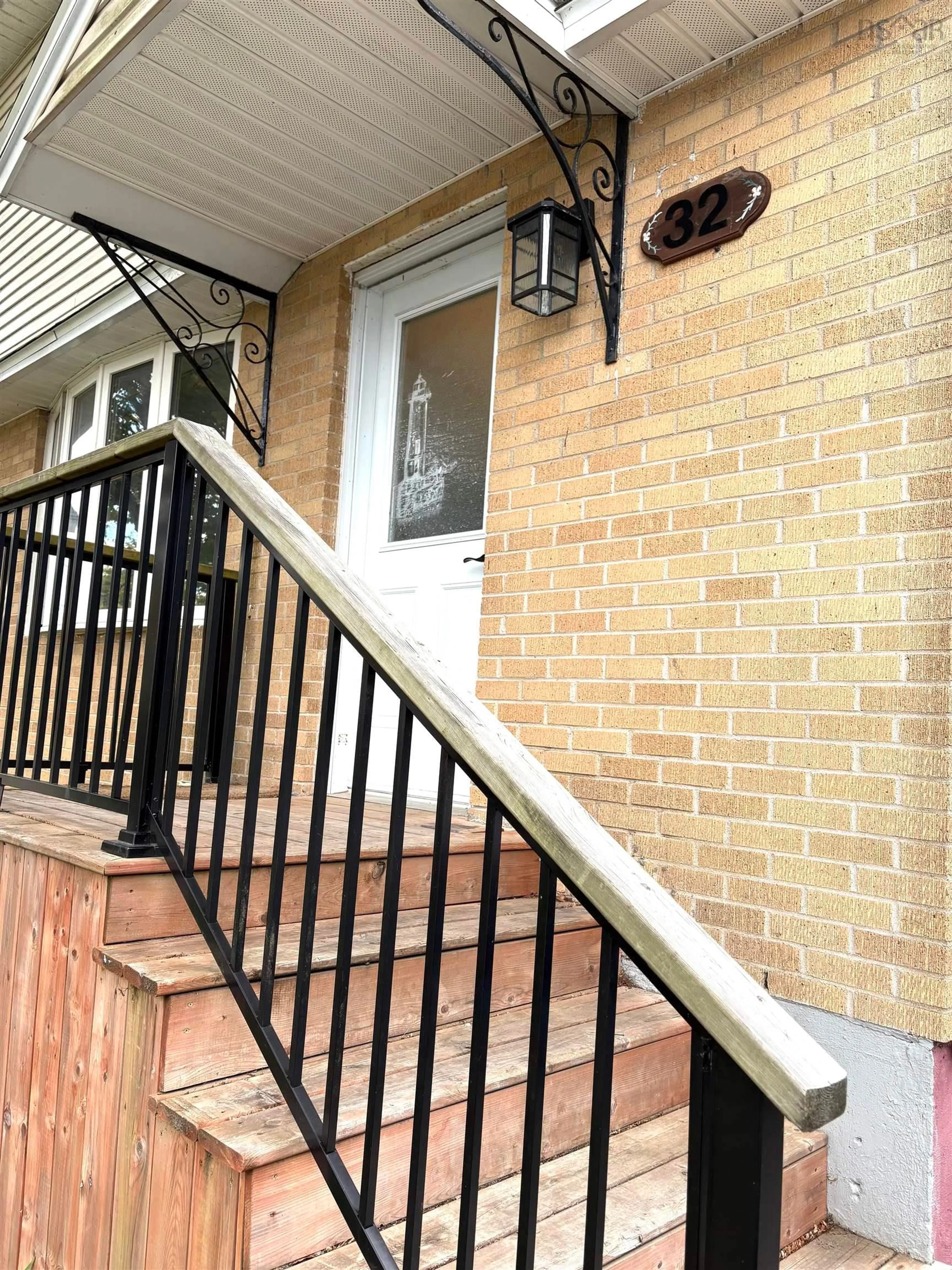 Unknown for 32 Apollo Crt, Halifax Nova Scotia B3M 1H1