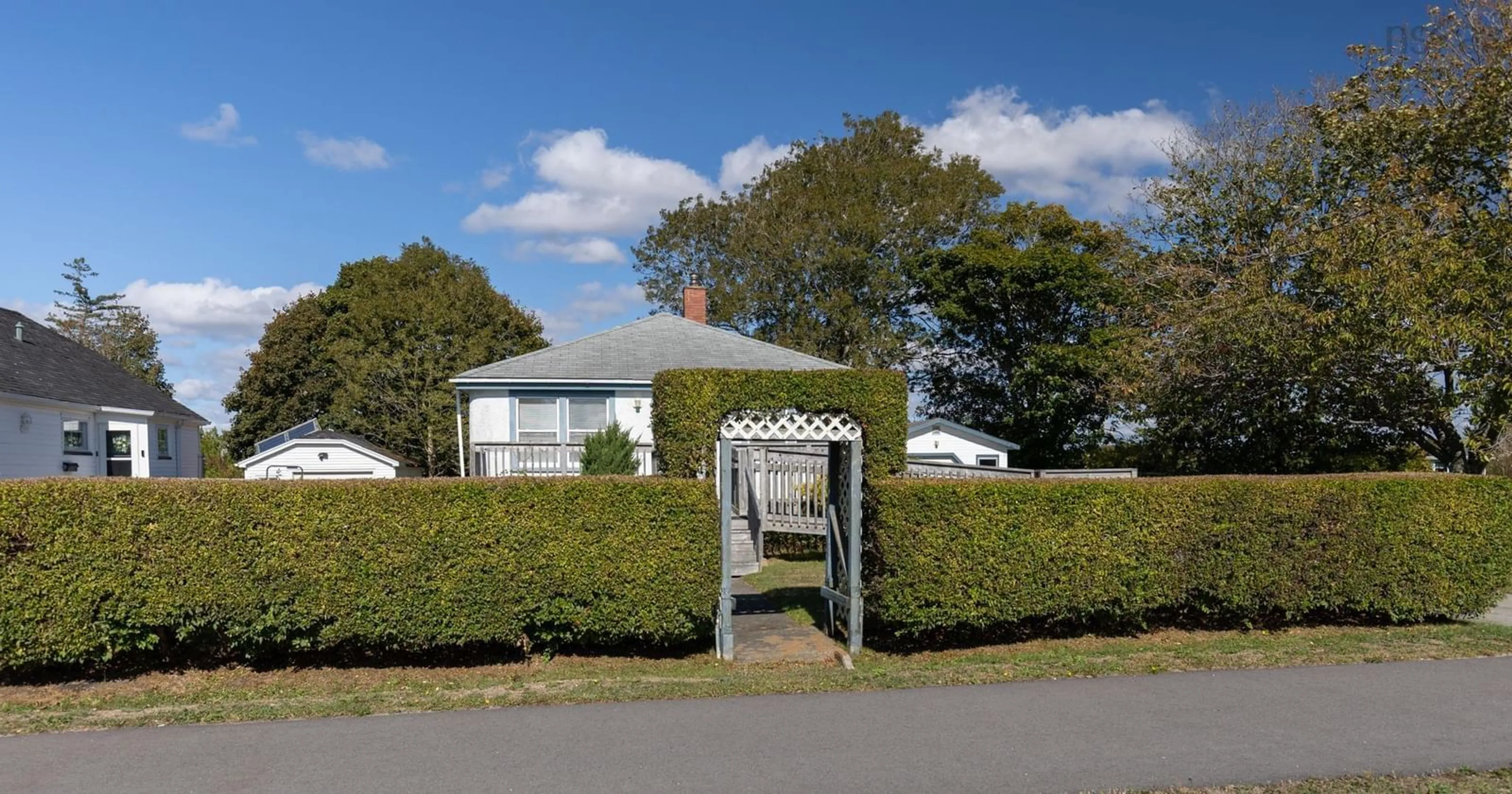 A pic from outside/outdoor area/front of a property/back of a property/a pic from drone, street for 120 Parade St, Yarmouth Nova Scotia B5A 3B7