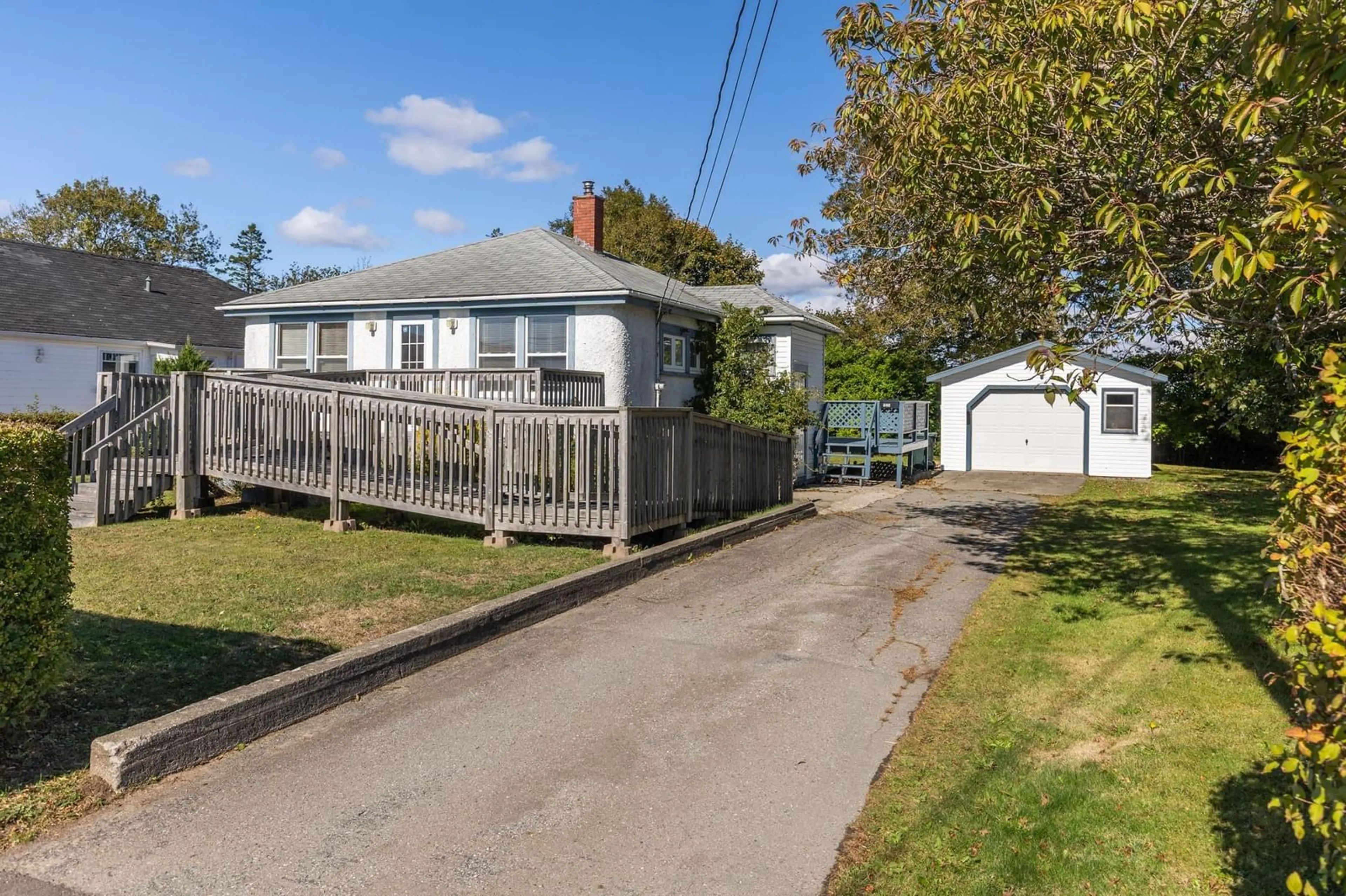 A pic from outside/outdoor area/front of a property/back of a property/a pic from drone, street for 120 Parade St, Yarmouth Nova Scotia B5A 3B7