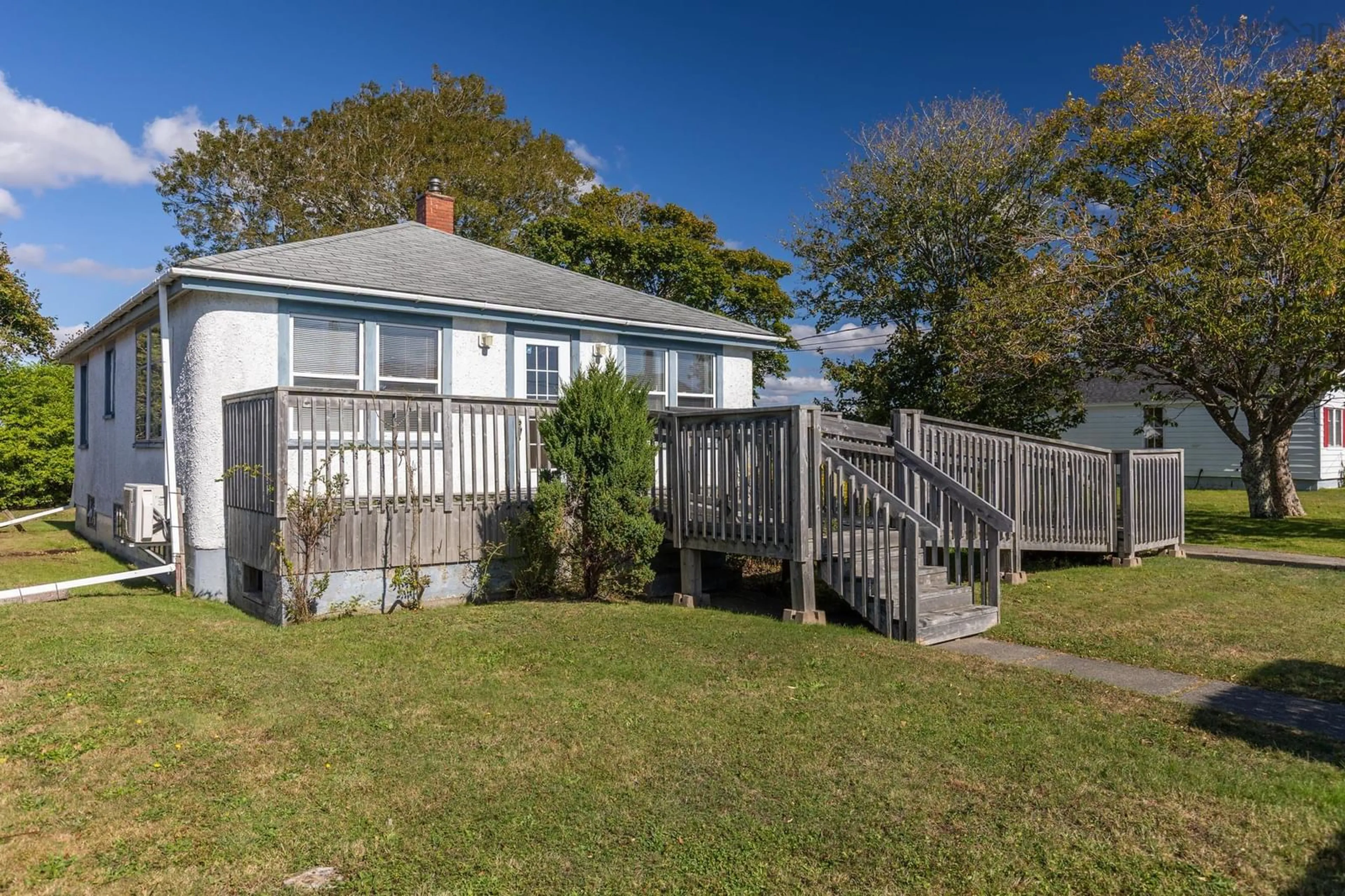 A pic from outside/outdoor area/front of a property/back of a property/a pic from drone, street for 120 Parade St, Yarmouth Nova Scotia B5A 3B7