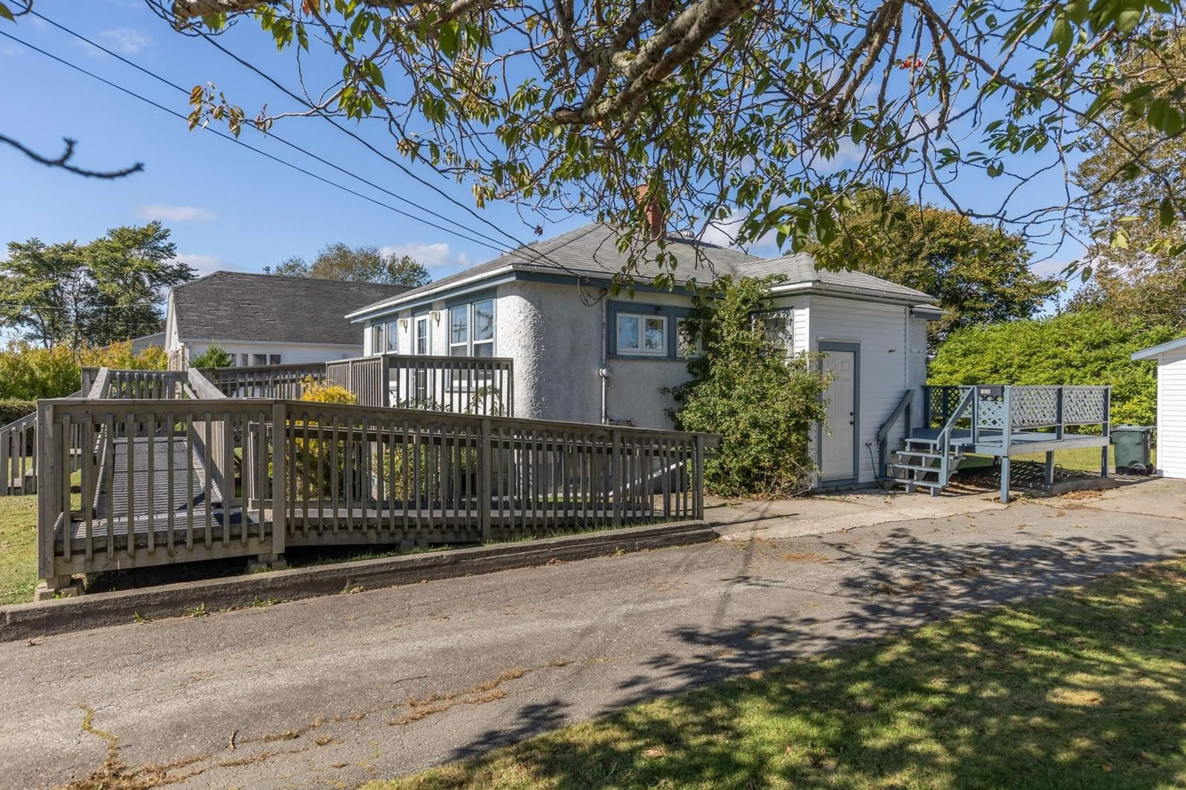 A pic from outside/outdoor area/front of a property/back of a property/a pic from drone, street for 120 Parade St, Yarmouth Nova Scotia B5A 3B7