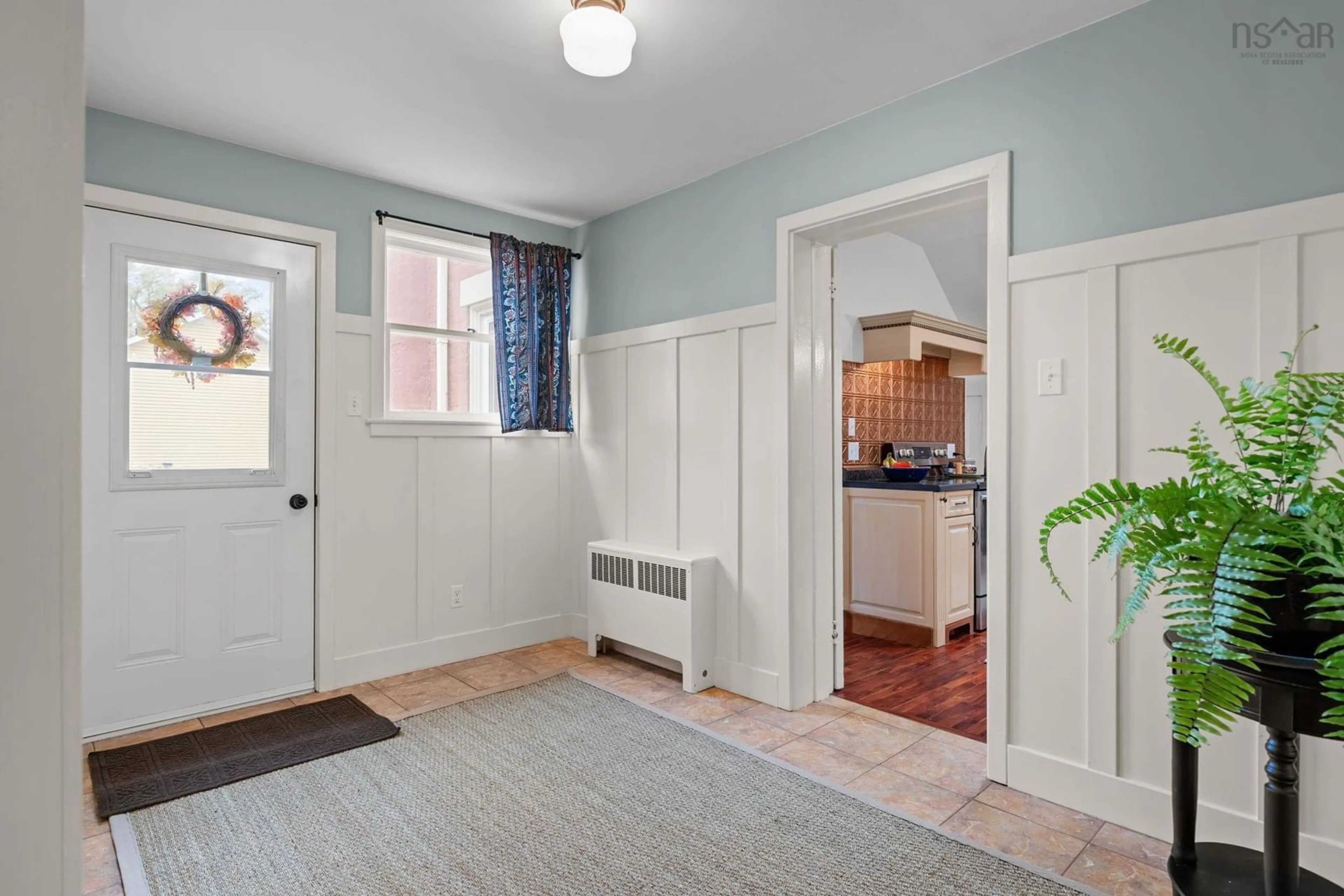 Indoor entryway for 178 Cottage St, Berwick Nova Scotia B0P 1E0